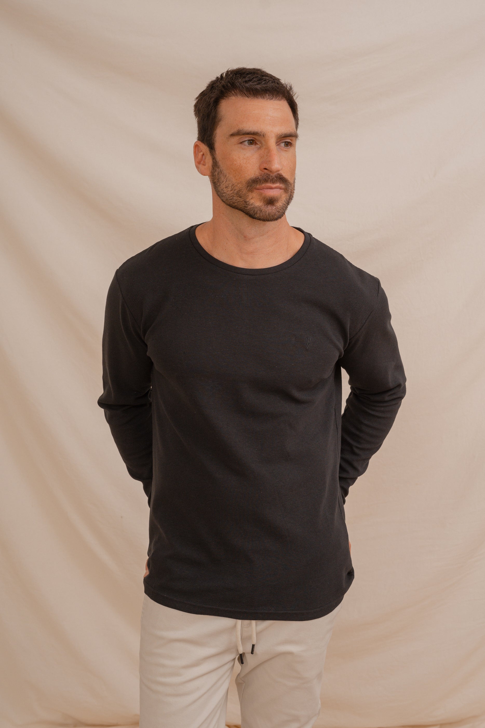 CAMISETA OTTOMAN MANGA LARGA NEGRA