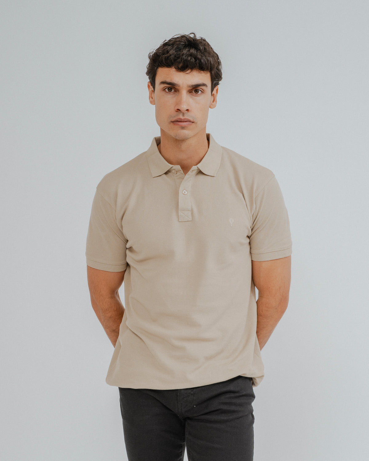 POLO BÁSICO REGULAR FIT BEIGE