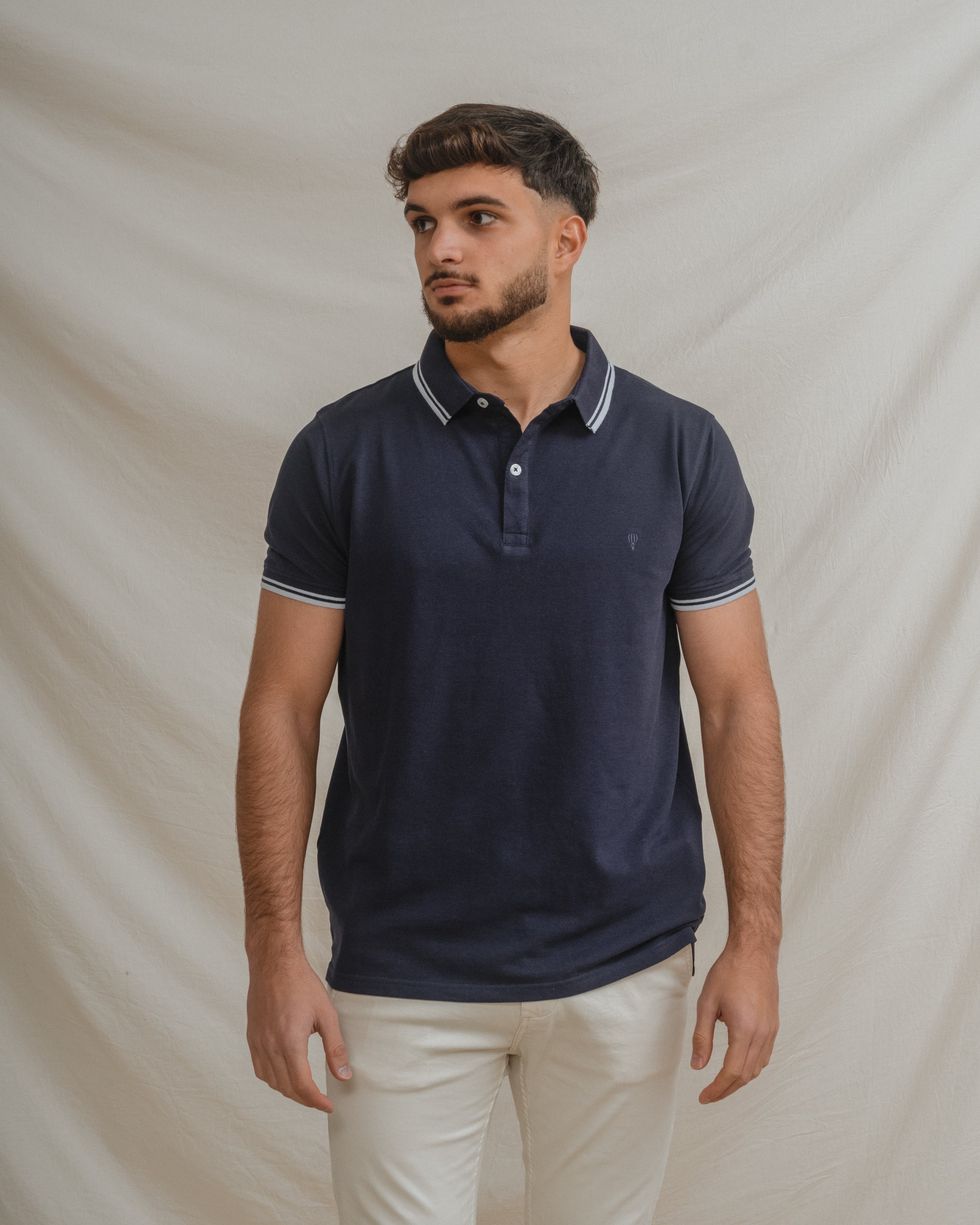 POLO BÁSICO AZUL PIQUÉ LÍNEA