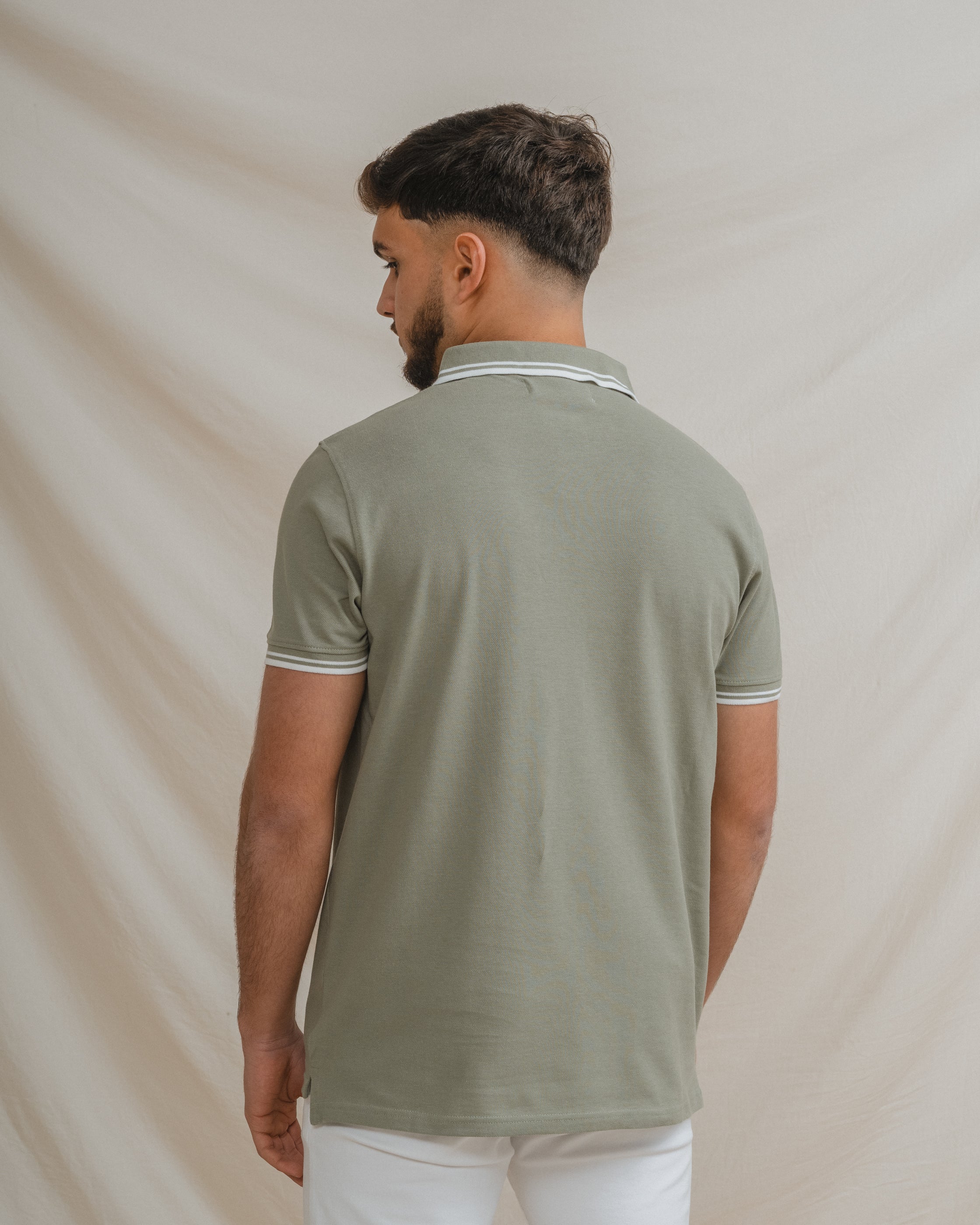 POLO BÁSICO VERDE PIQUÉ LÍNEA