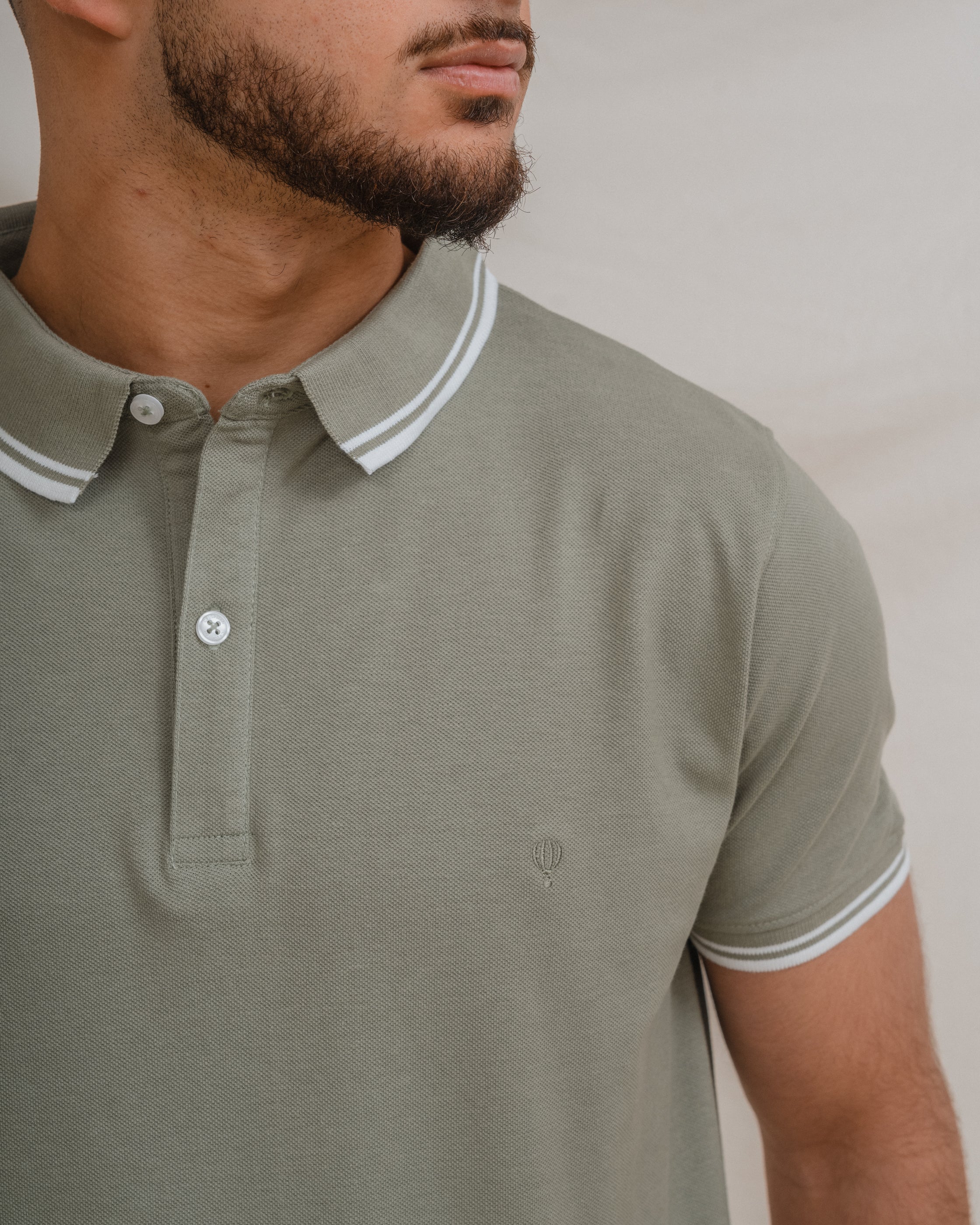 POLO BÁSICO VERDE PIQUÉ LÍNEA