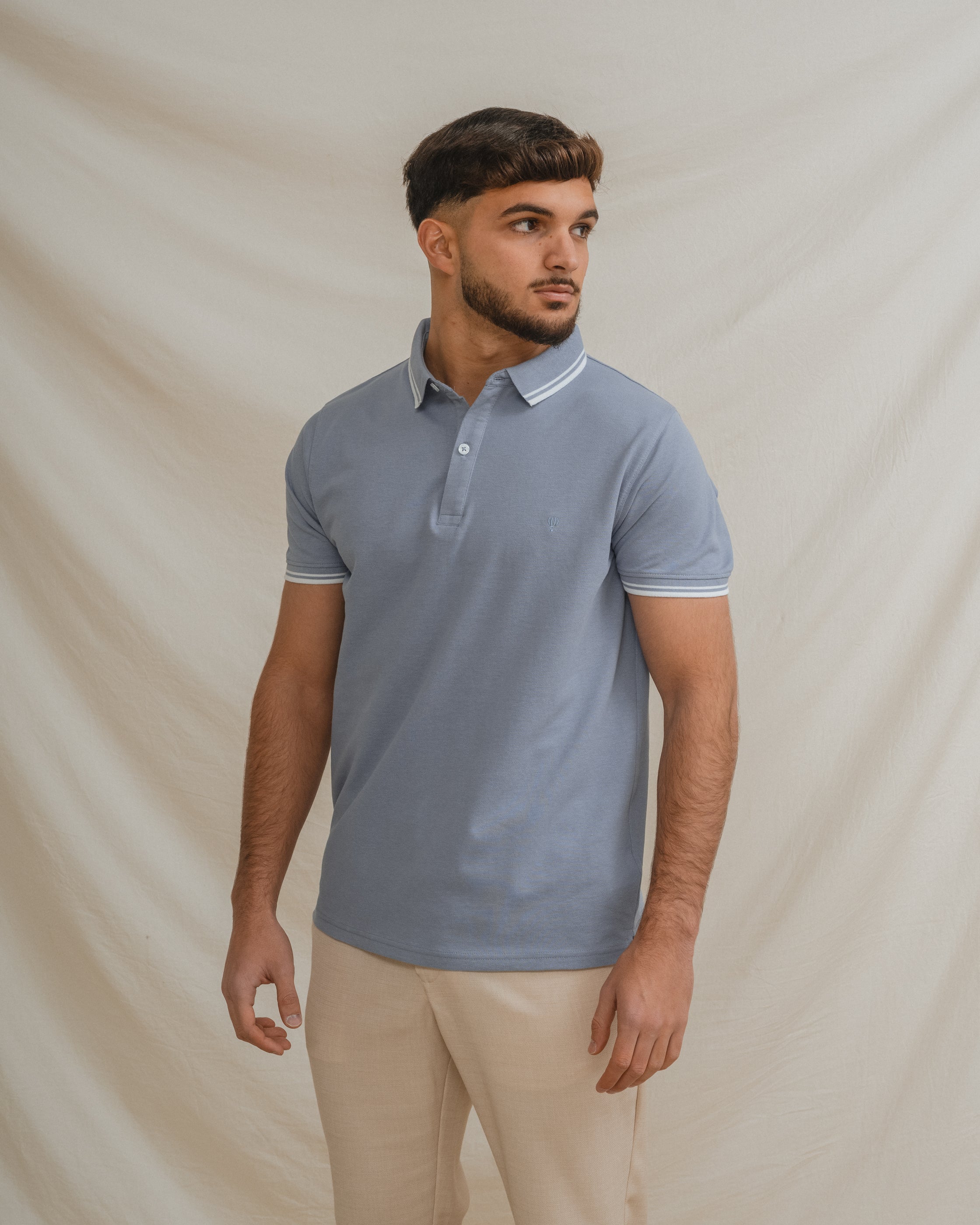 POLO BÁSICO CELESTE PIQUÉ LÍNEA