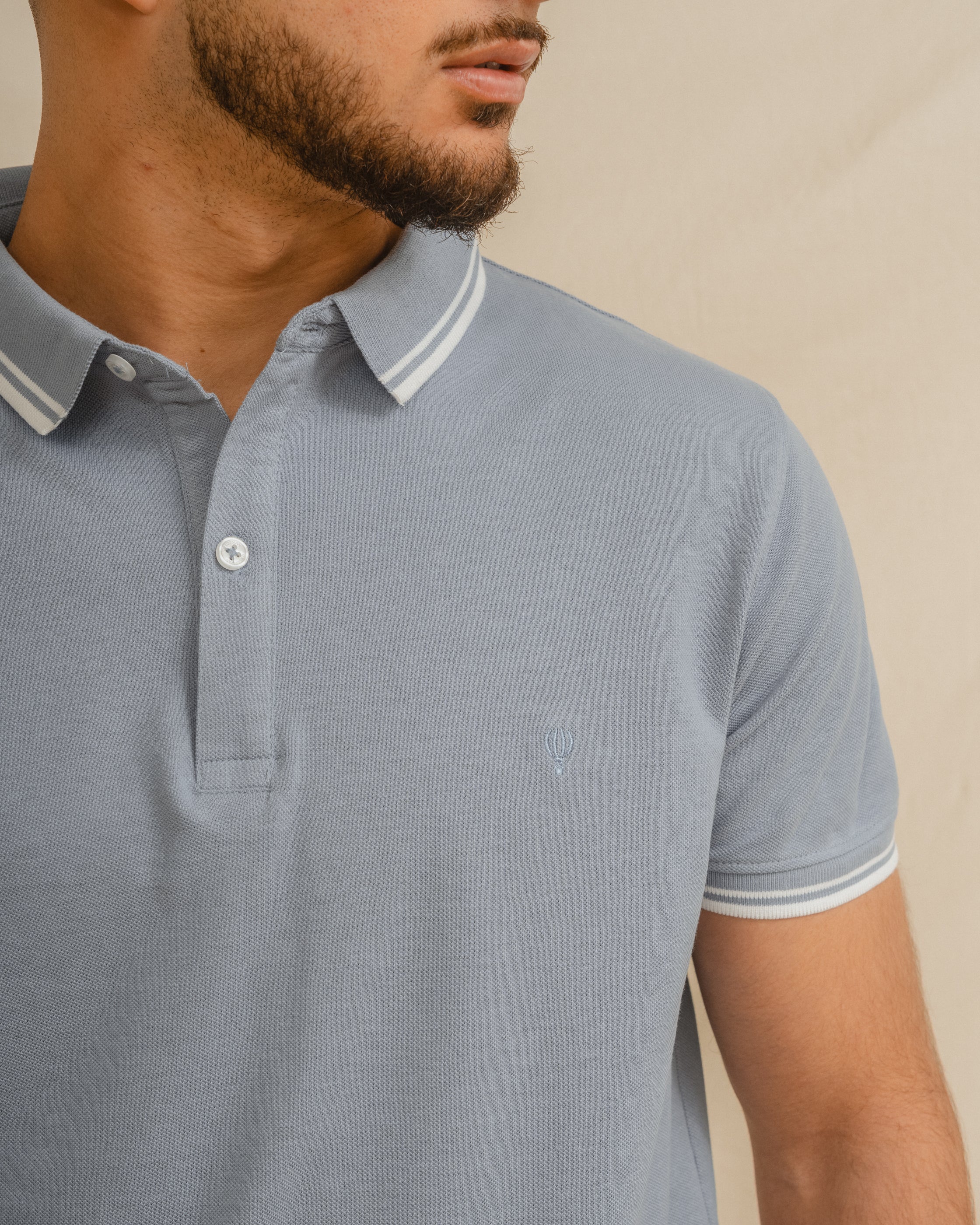 POLO BÁSICO CELESTE PIQUÉ LÍNEA