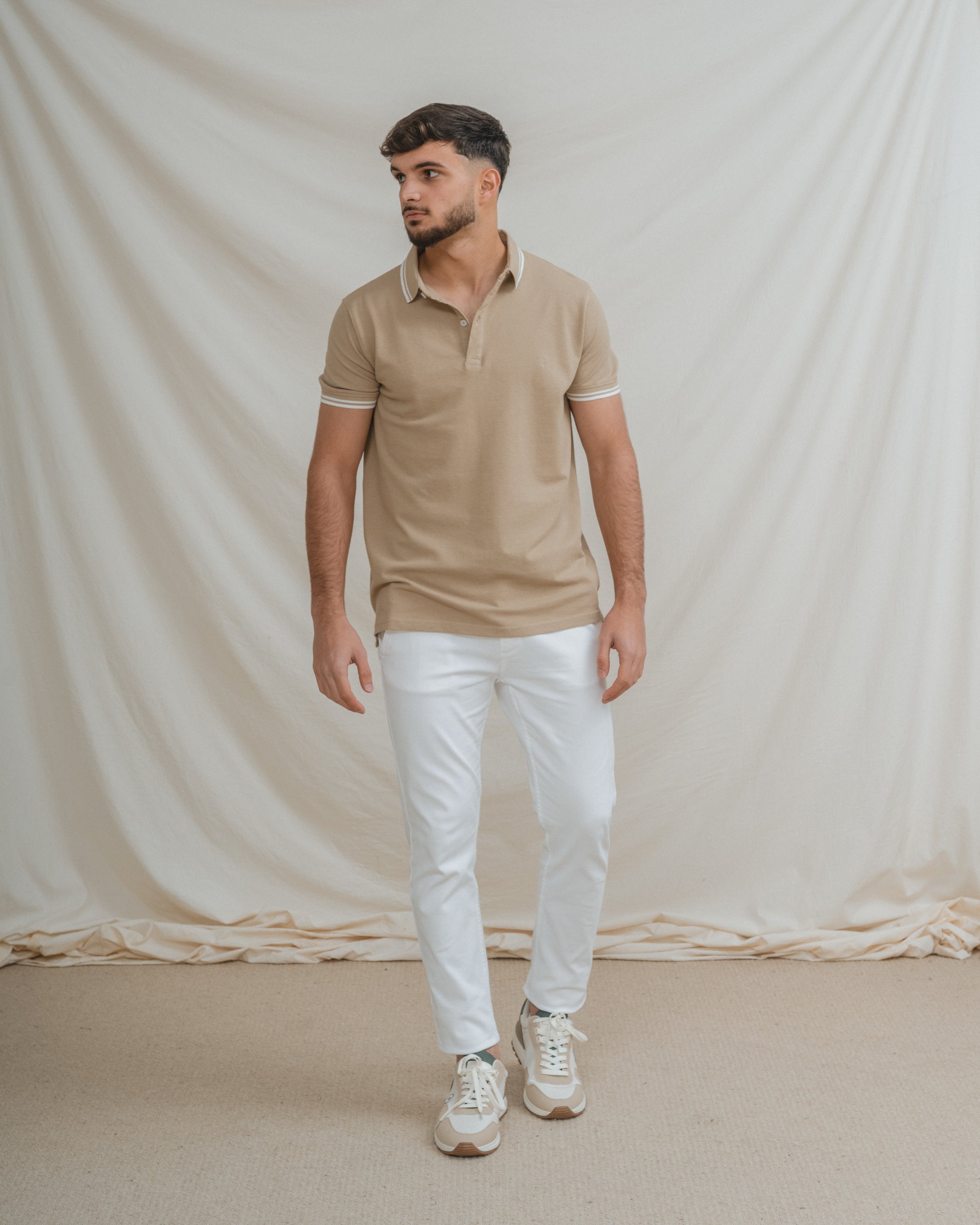 POLO BÁSICO BEIGE PIQUÉ LÍNEA