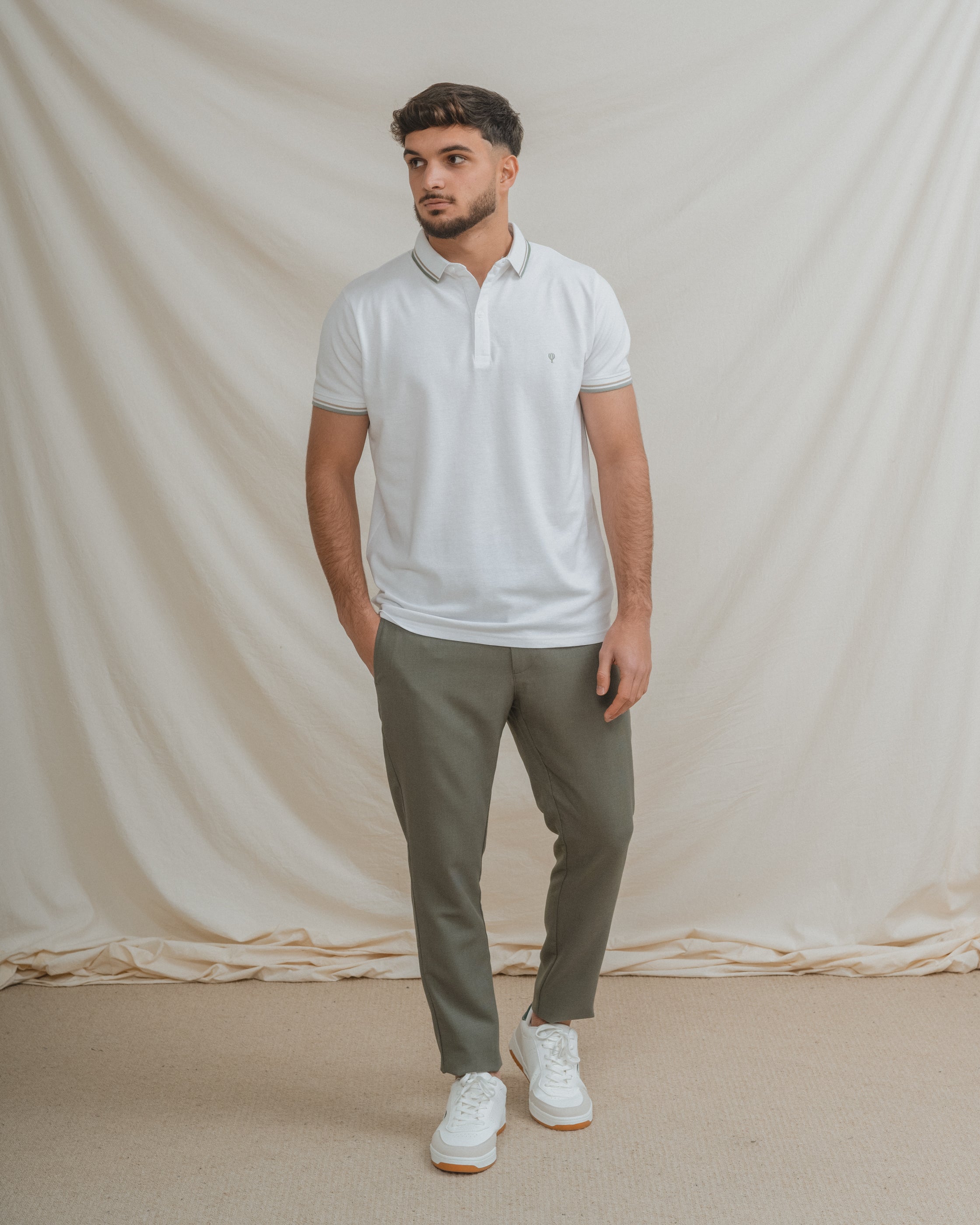 POLO BÁSICO BLANCO PIQUÉ LÍNEA