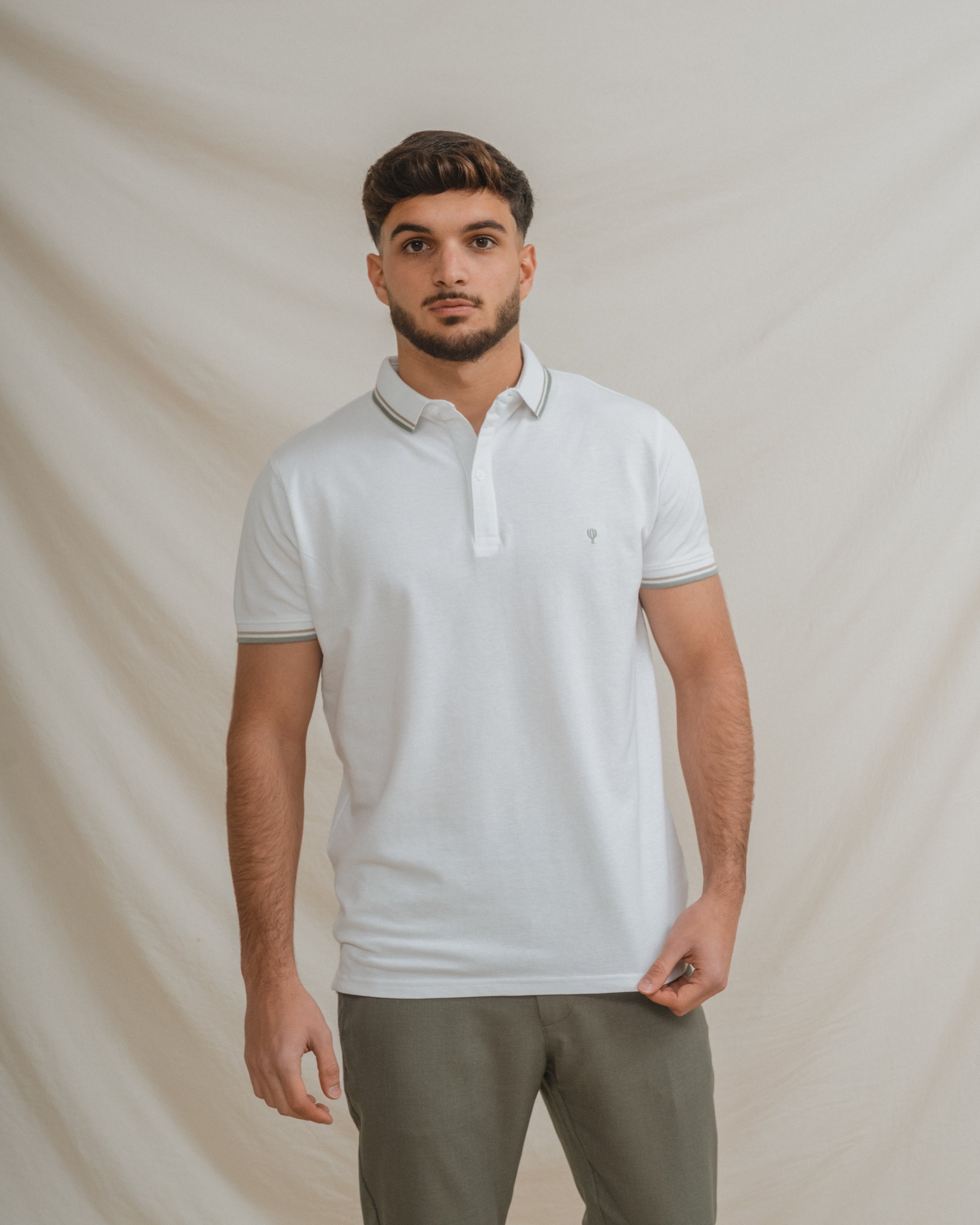 POLO BÁSICO BLANCO PIQUÉ LÍNEA