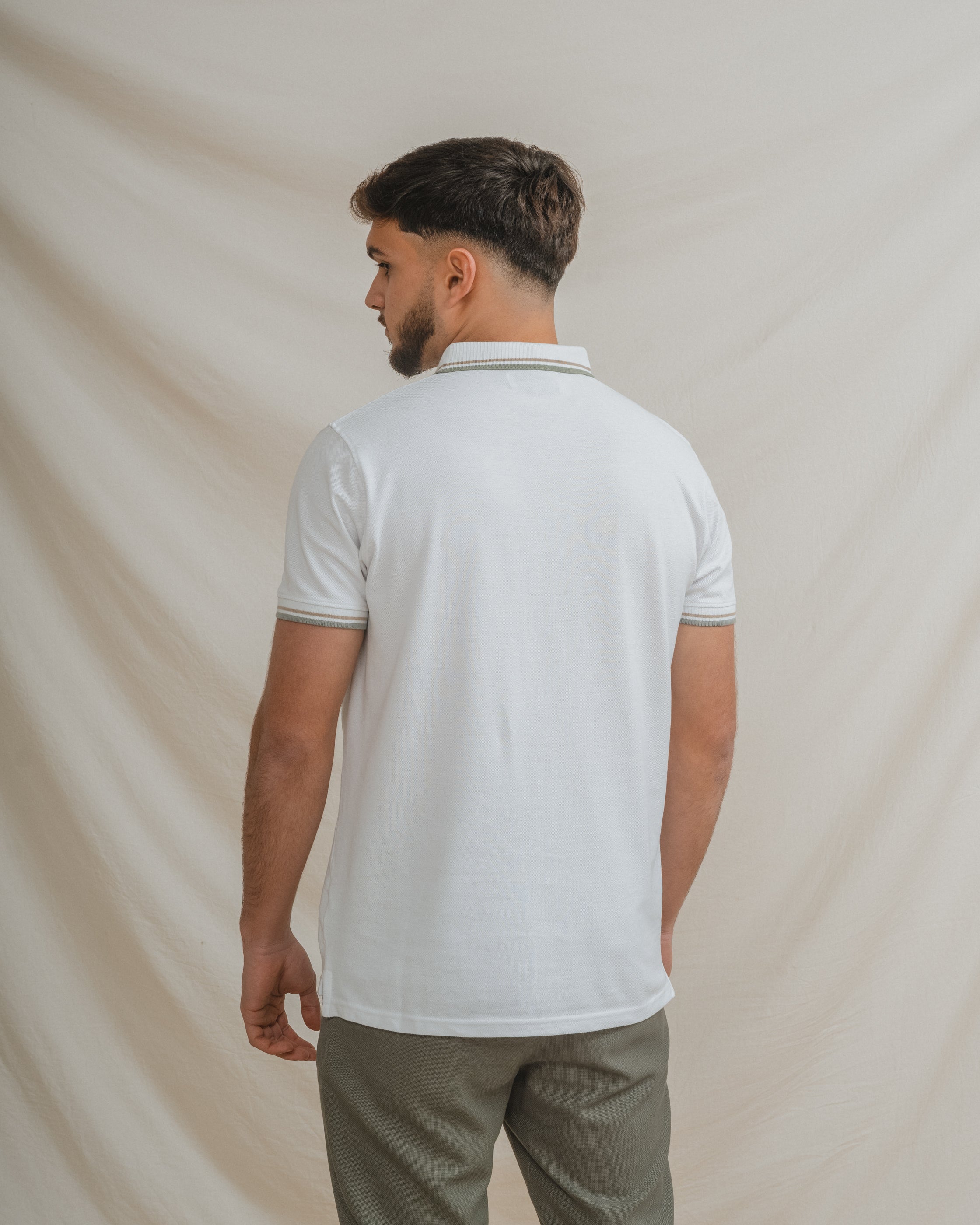 POLO BÁSICO BLANCO PIQUÉ LÍNEA