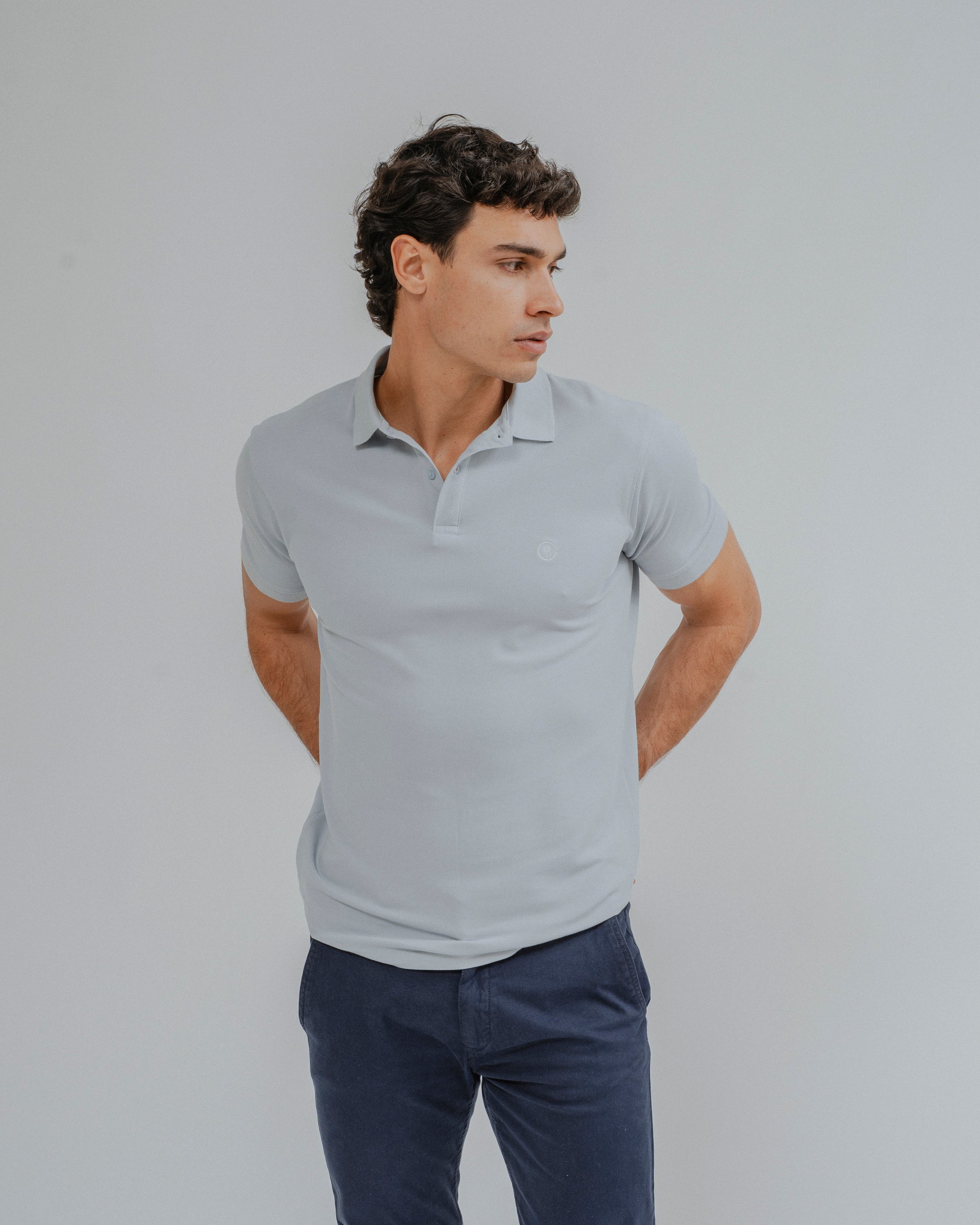 POLO BÁSICO REGULAR FIT CELESTE