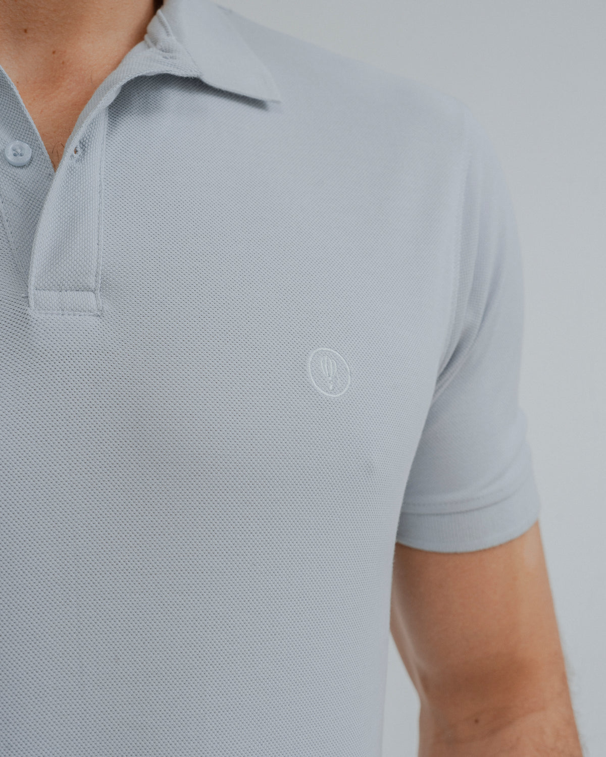 POLO BÁSICA REGULAR FIT AZUL-CELESTE