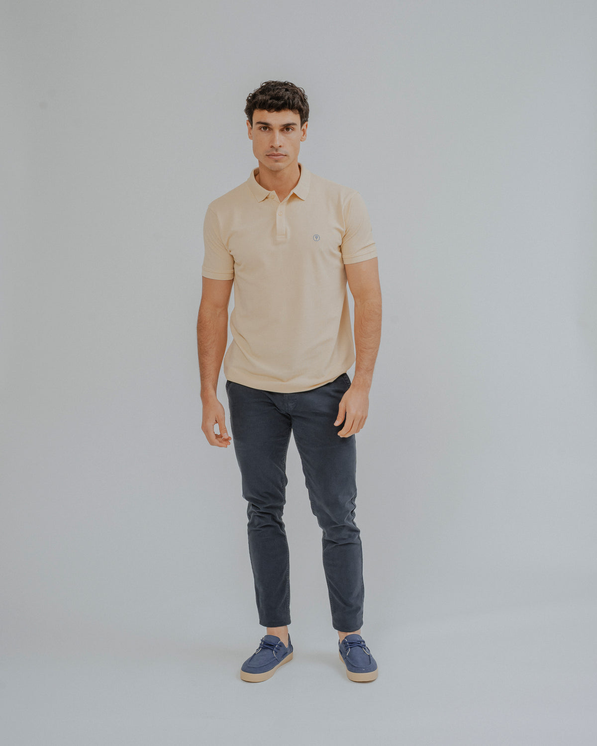 POLO BÁSICO REGULAR FIT AMARELO