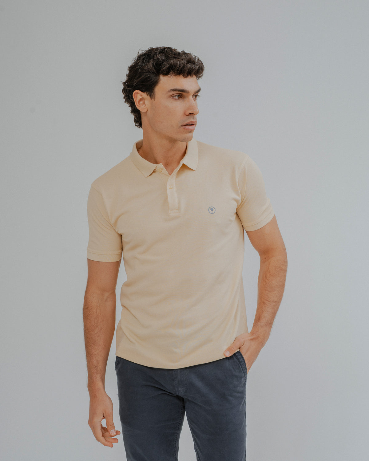 POLO BÁSICO REGULAR FIT AMARELO