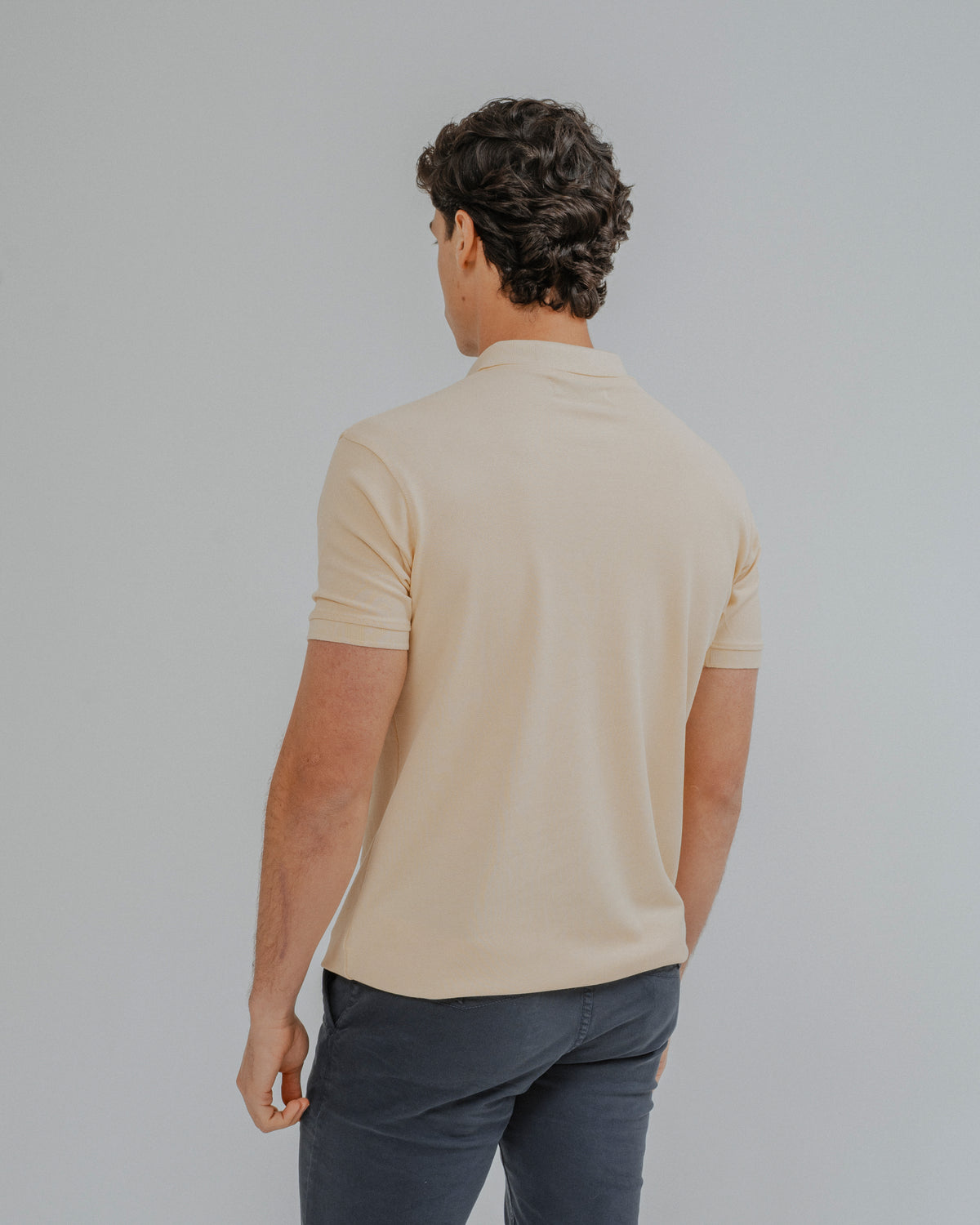 POLO BÁSICO REGULAR FIT AMARELO