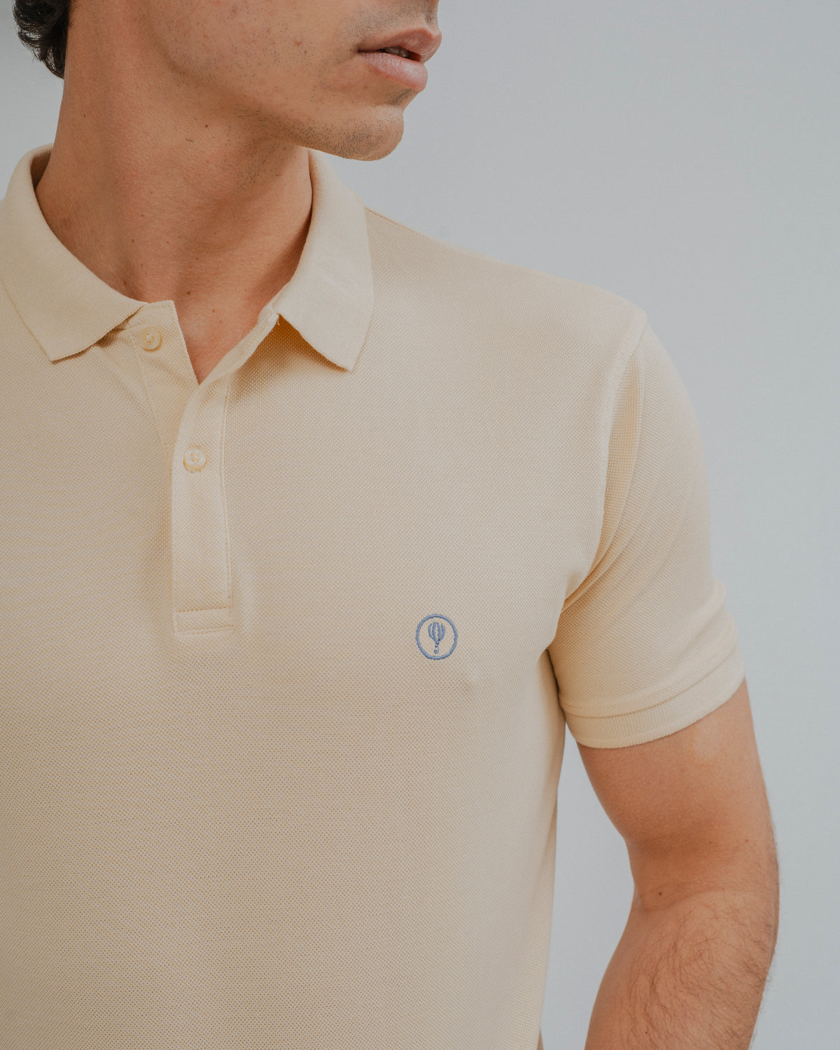 POLO BÁSICO REGULAR FIT AMARELO