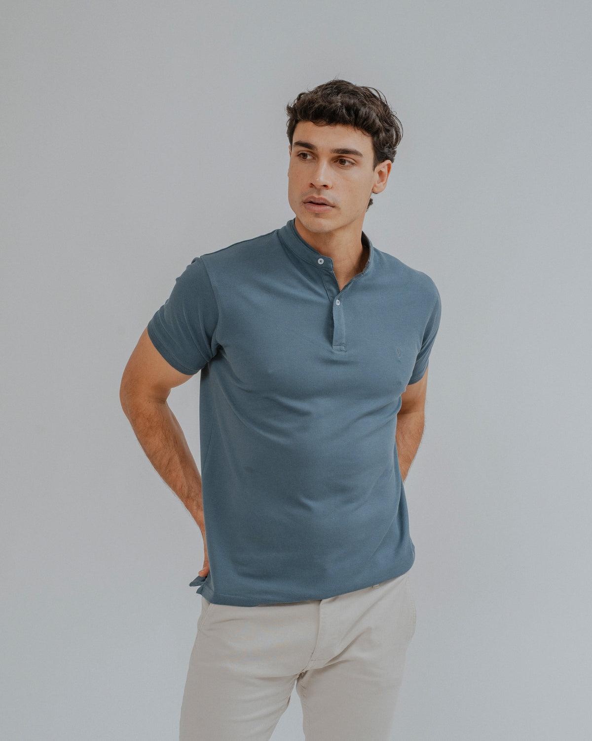 POLO BÁSICO GOLA MANDARIM VERDE