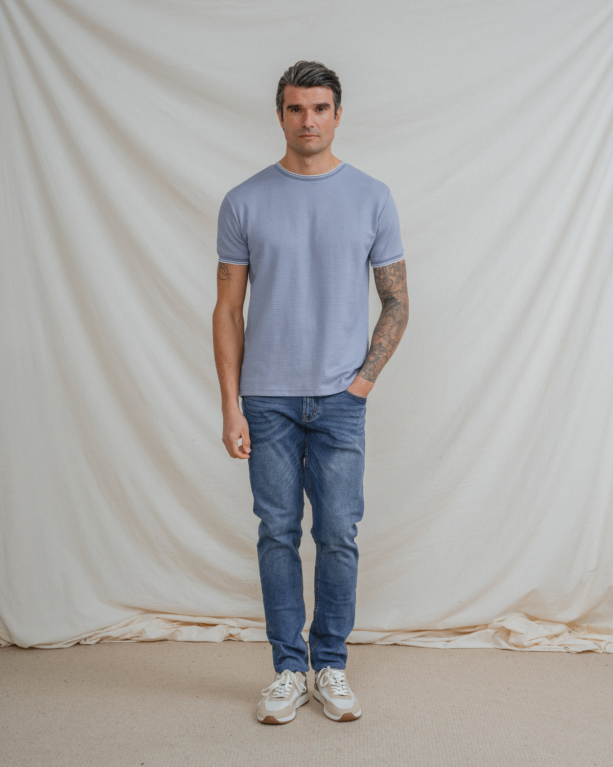 T-SHIRT ESTRUTURA LINHA CONTRASTE