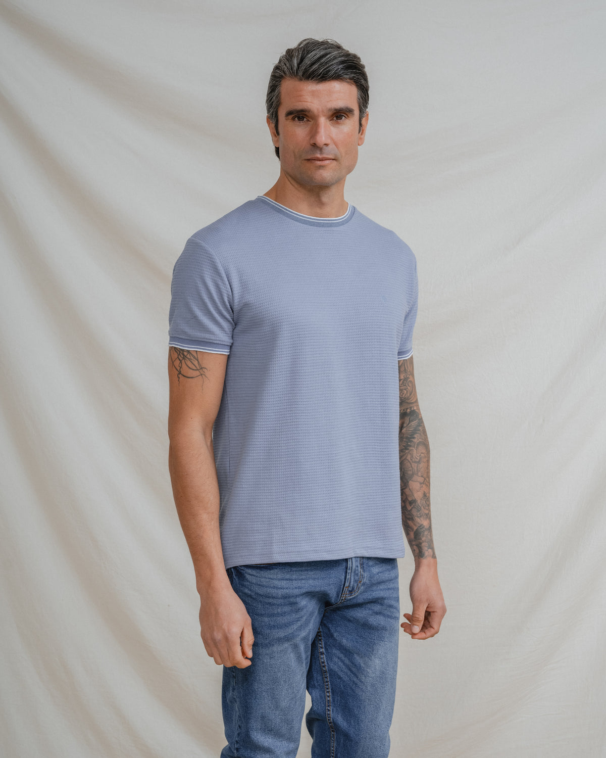 T-SHIRT ESTRUTURA LINHA CONTRASTE