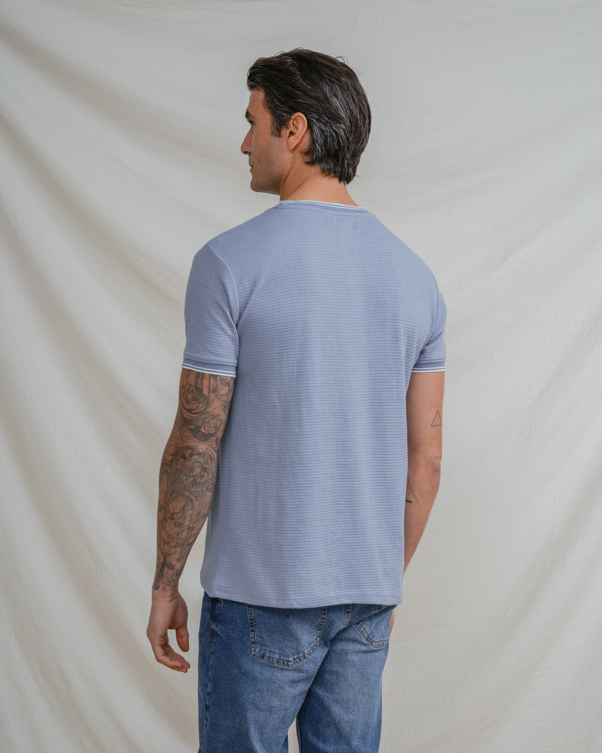 T-SHIRT ESTRUTURA LINHA CONTRASTE