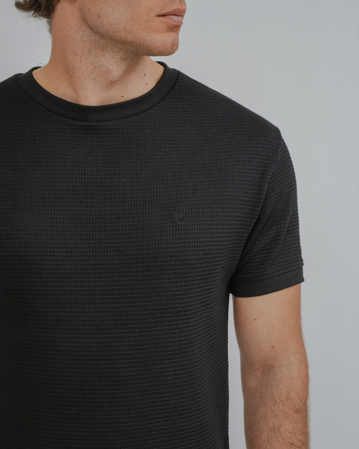 T-SHIRT ESTRUTURA PRETA