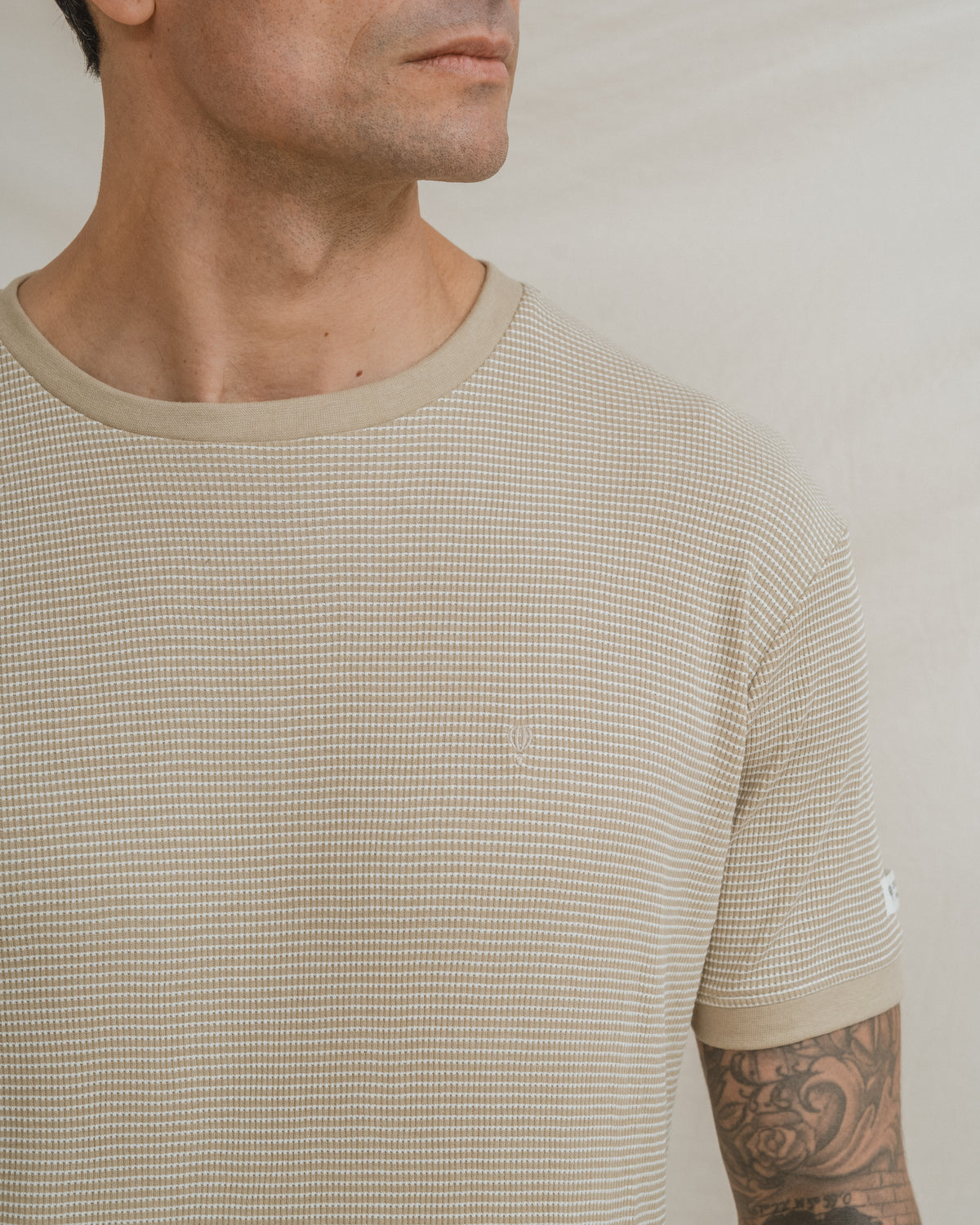 T-SHIRT DE ESTRUTURA BEGE