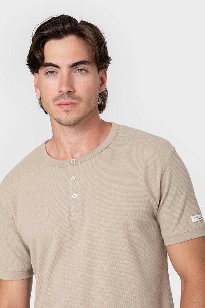 CAMISETA CUADRILLÉ CUELLO PANADERO BEIGE