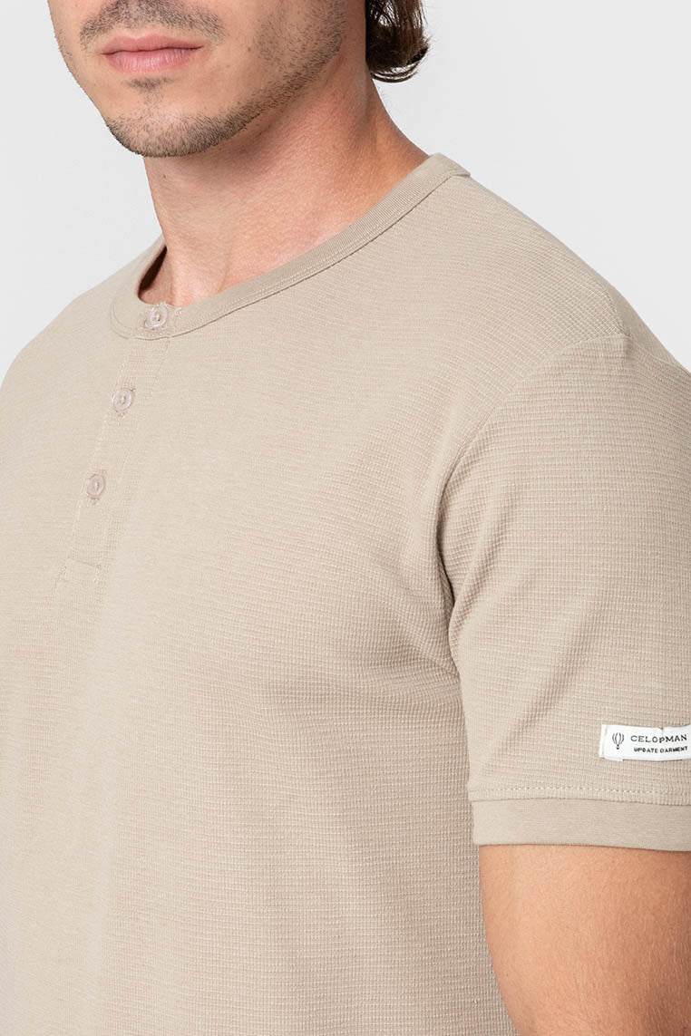 CAMISETA CUADRILLÉ CUELLO PANADERO BEIGE