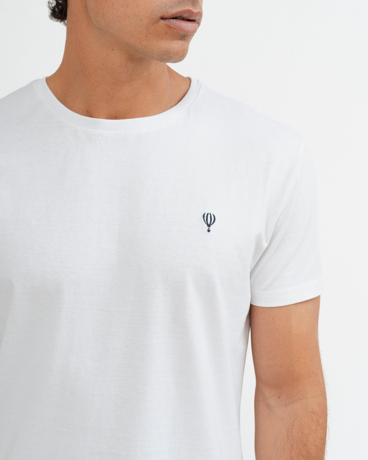 T-SHIRT BÁSICA BRANCA