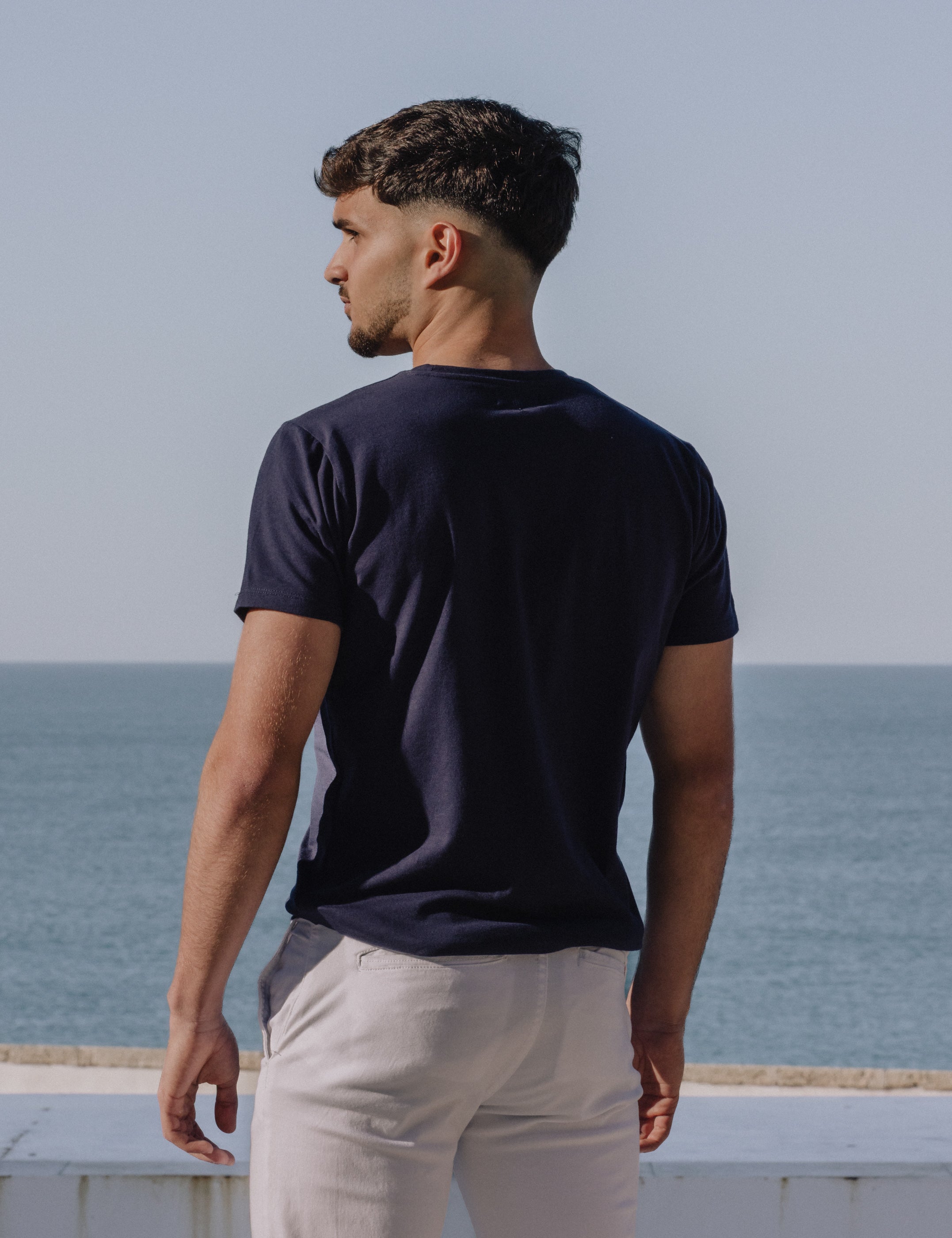 CAMISETA AZUL BORDADO