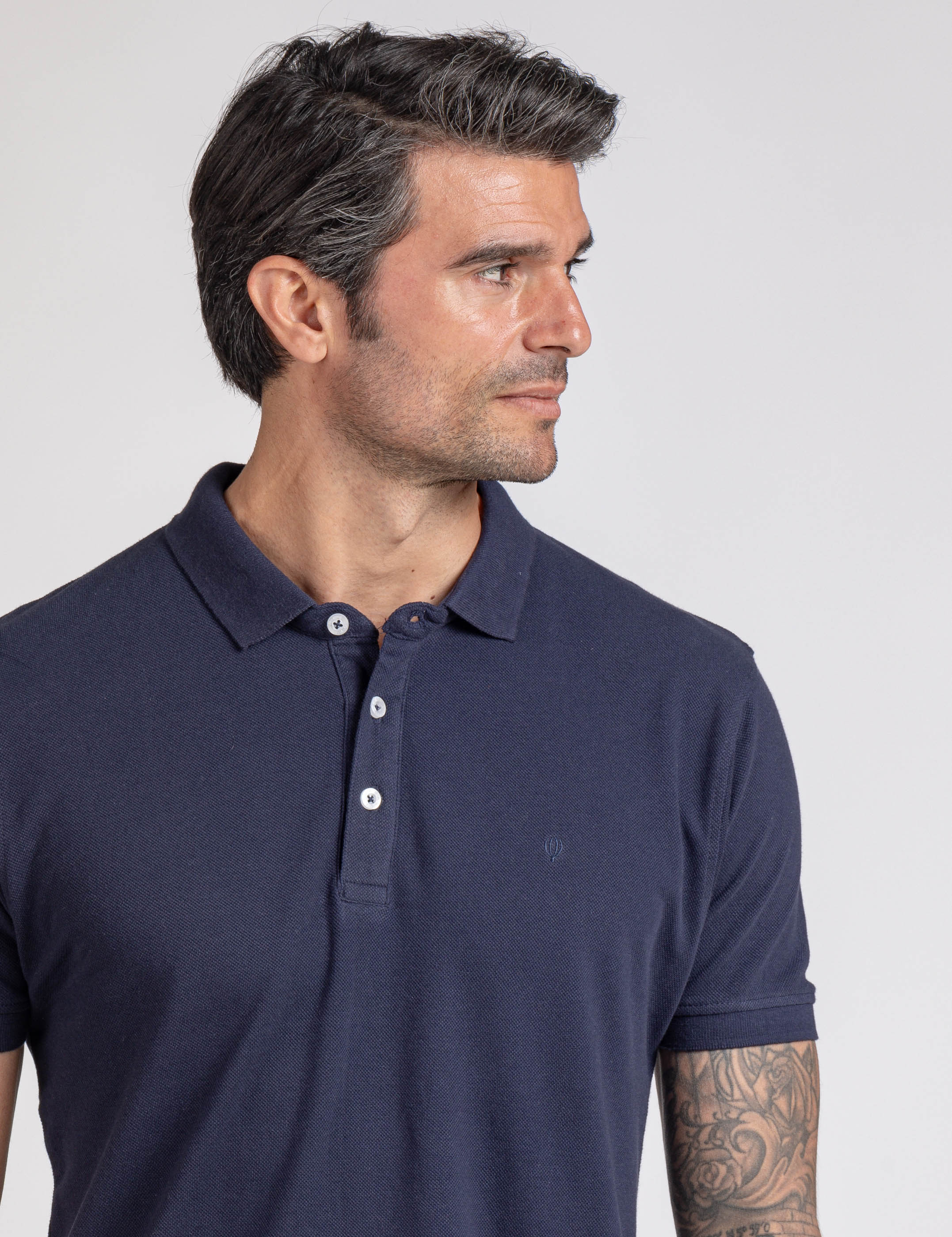 POLO BÁSICO AZUL CON LOGO