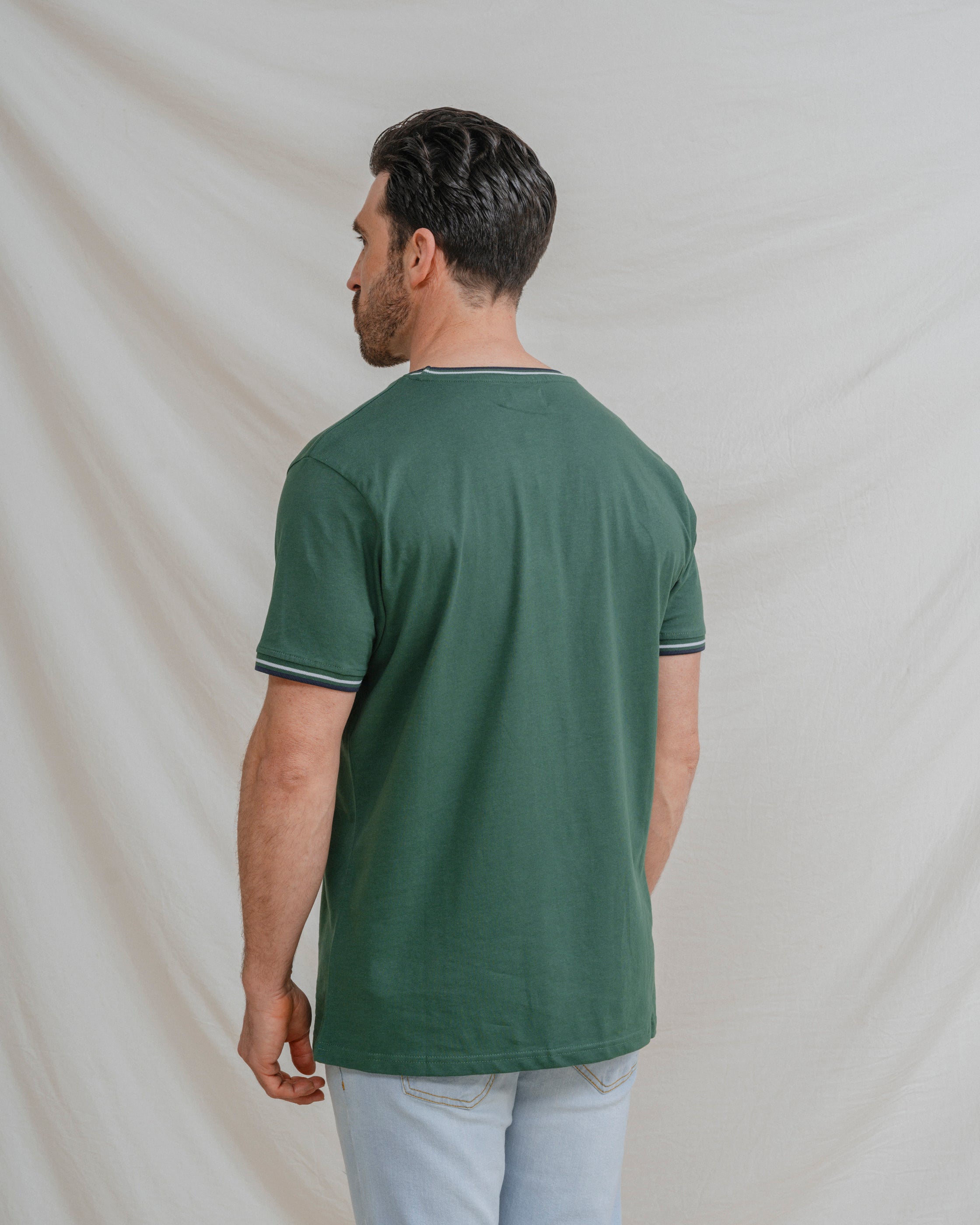 CAMISETA VERDE BÁSICA RIBETE