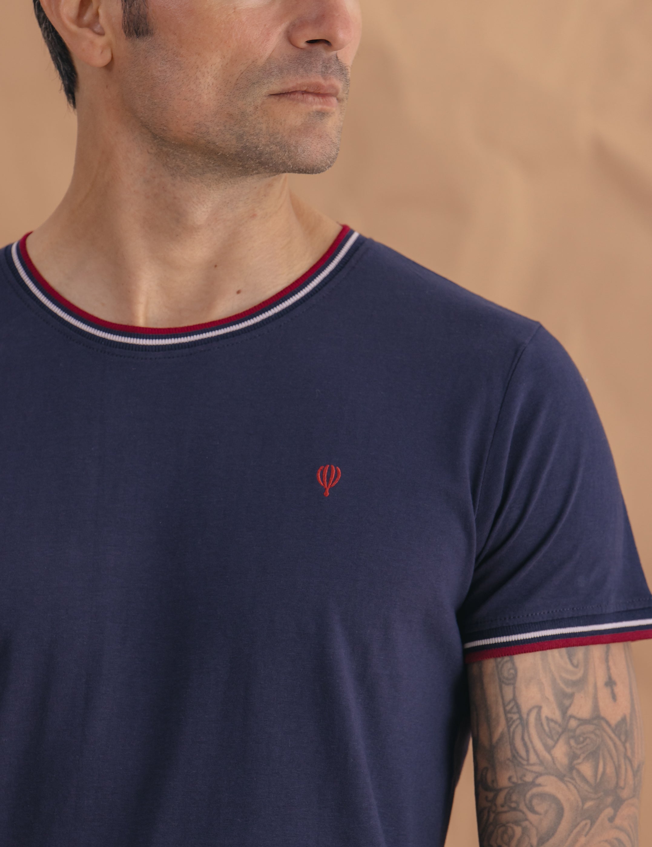 CAMISETA BÁSICA RIBETE BICOLOR
