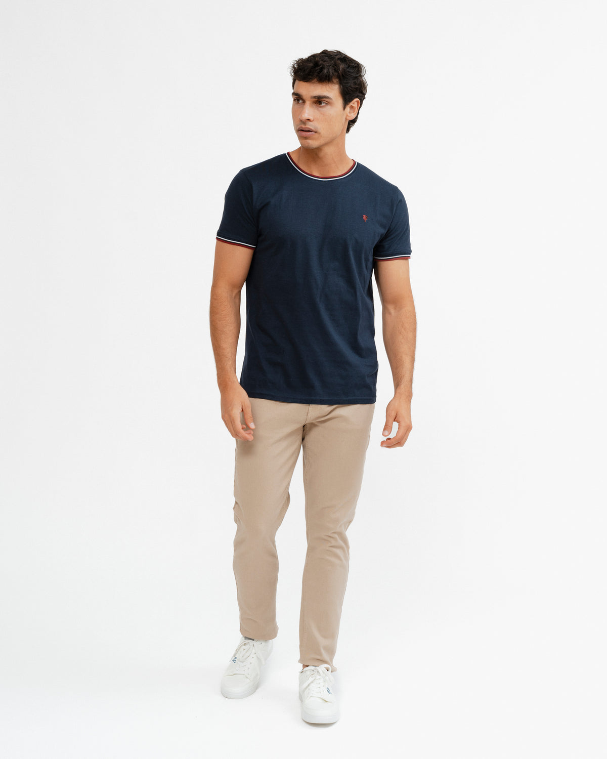 T-SHIRT BÁSICA COM DEBRUM BICOLOR