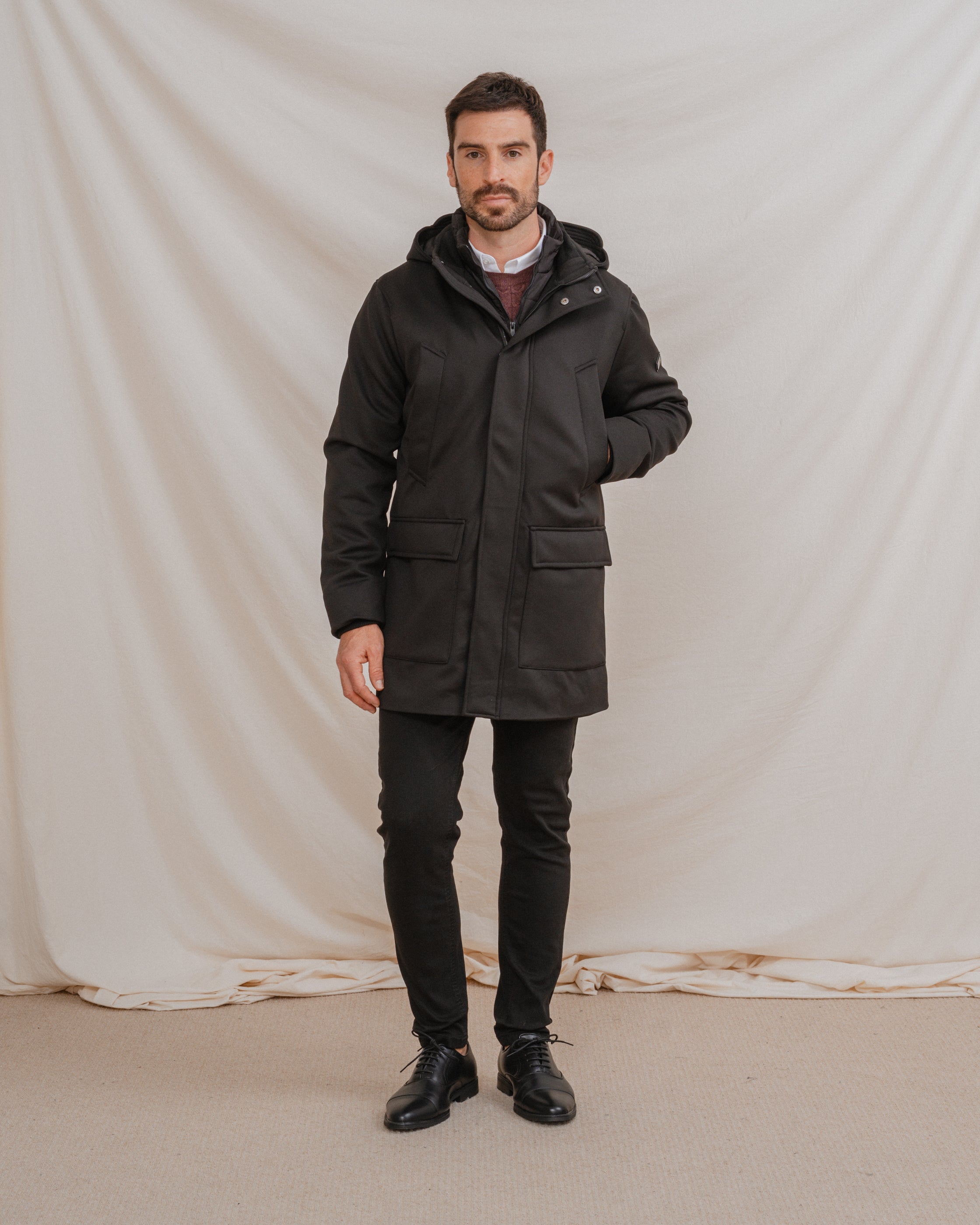 PARKA DOBLE CON CAPUCHA NEGRA