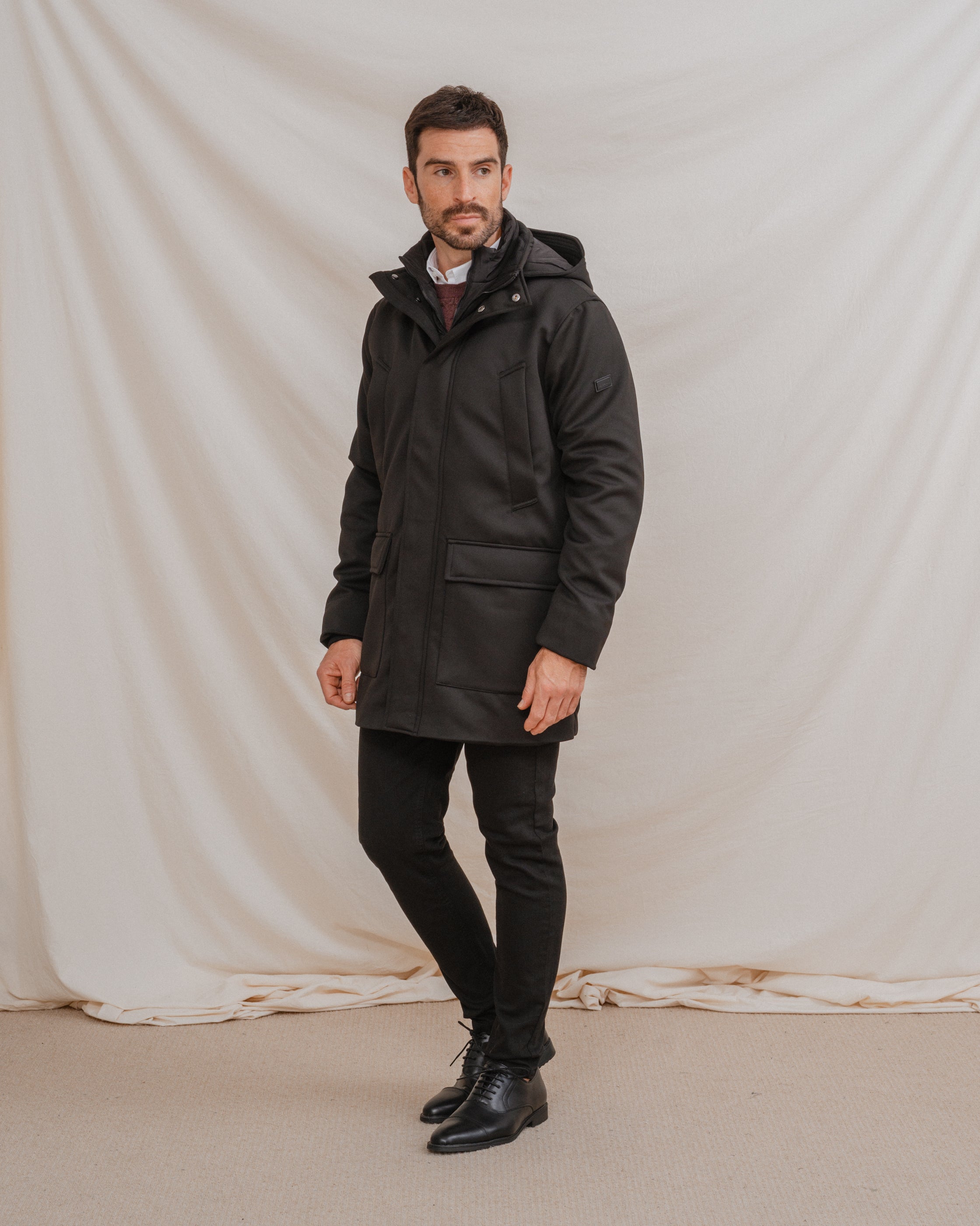 PARKA DOBLE CON CAPUCHA NEGRA