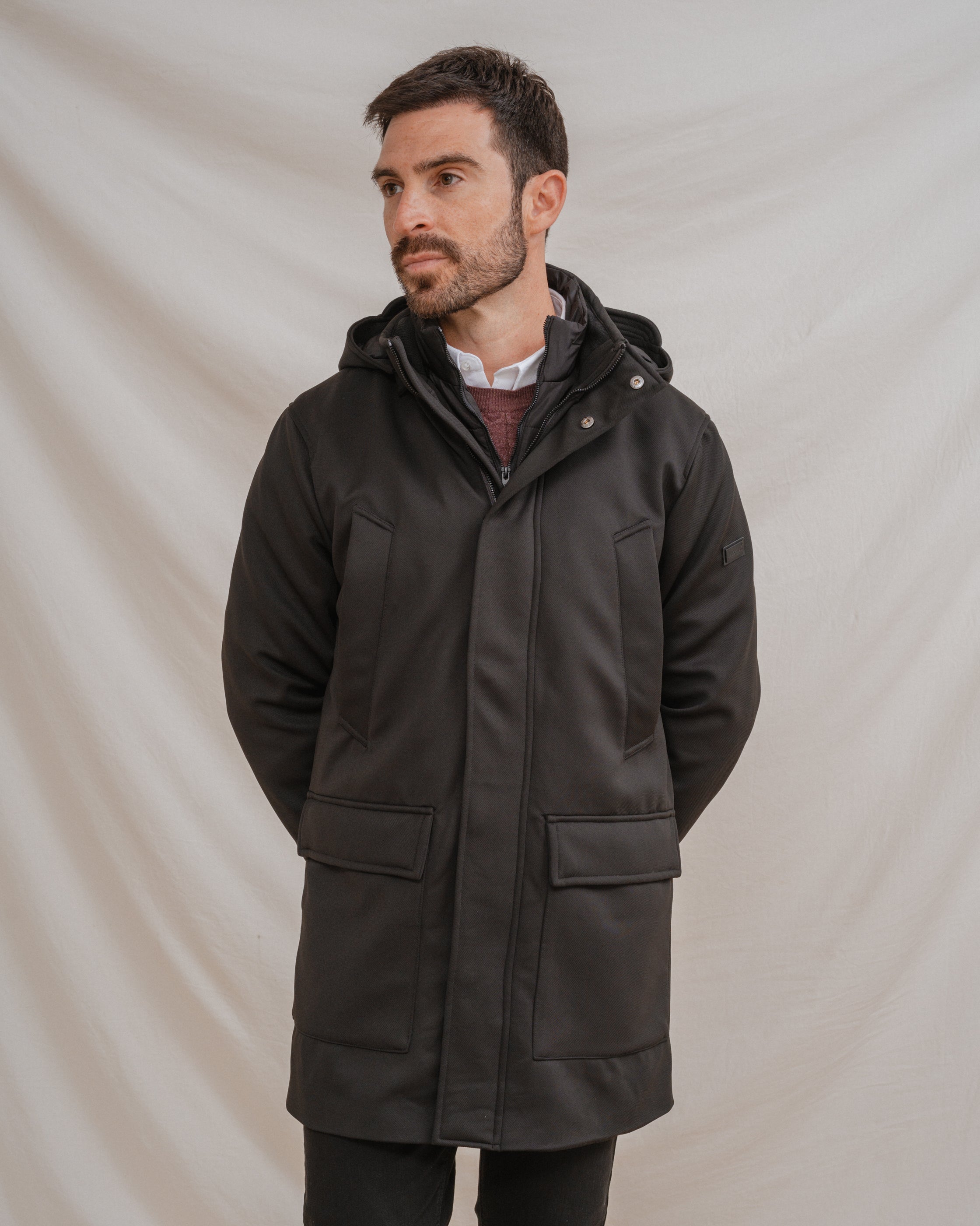 PARKA DOBLE CON CAPUCHA NEGRA