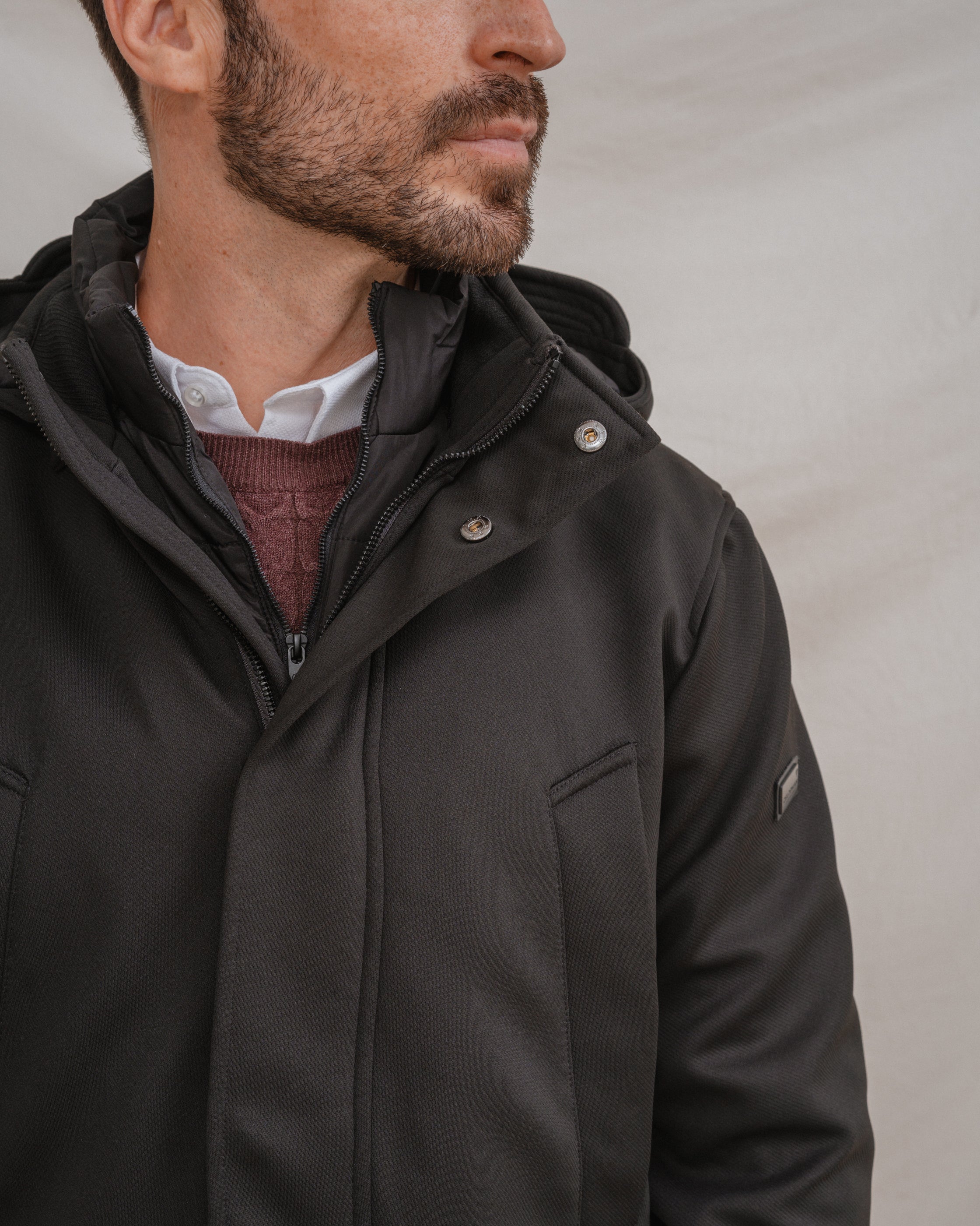 PARKA DOBLE CON CAPUCHA NEGRA