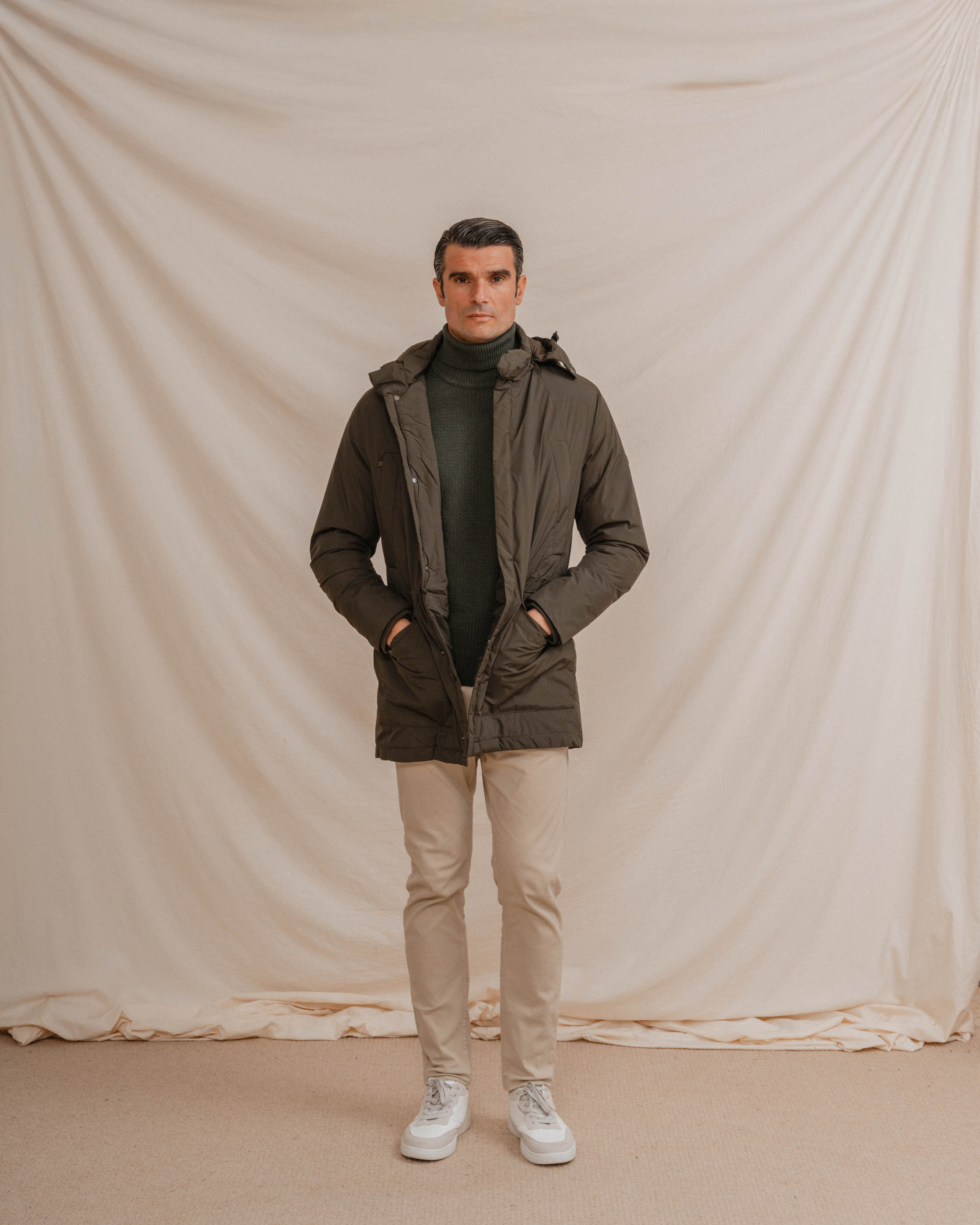 PARKA CON CAPUCHA VERDE