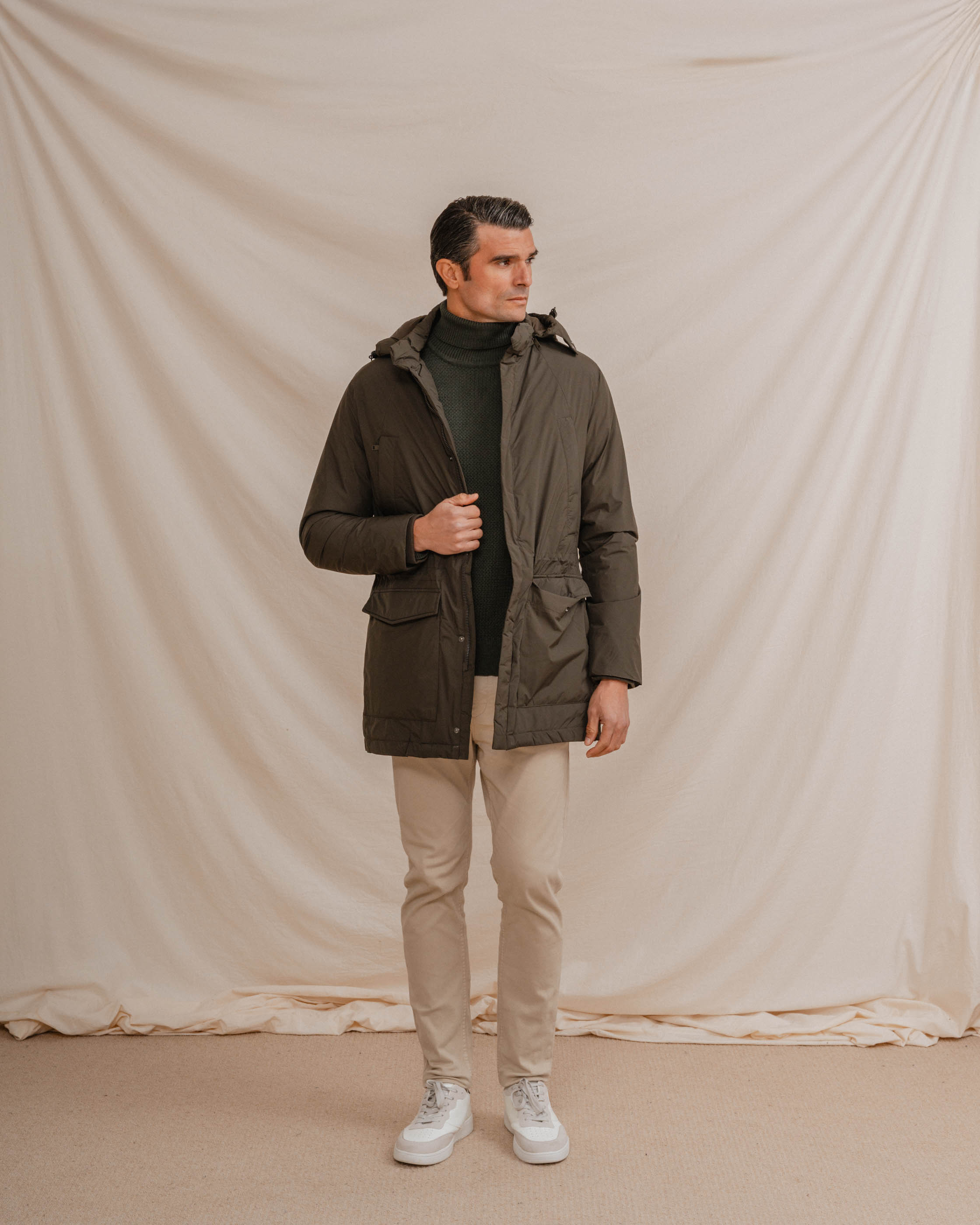 PARKA CON CAPUCHA VERDE