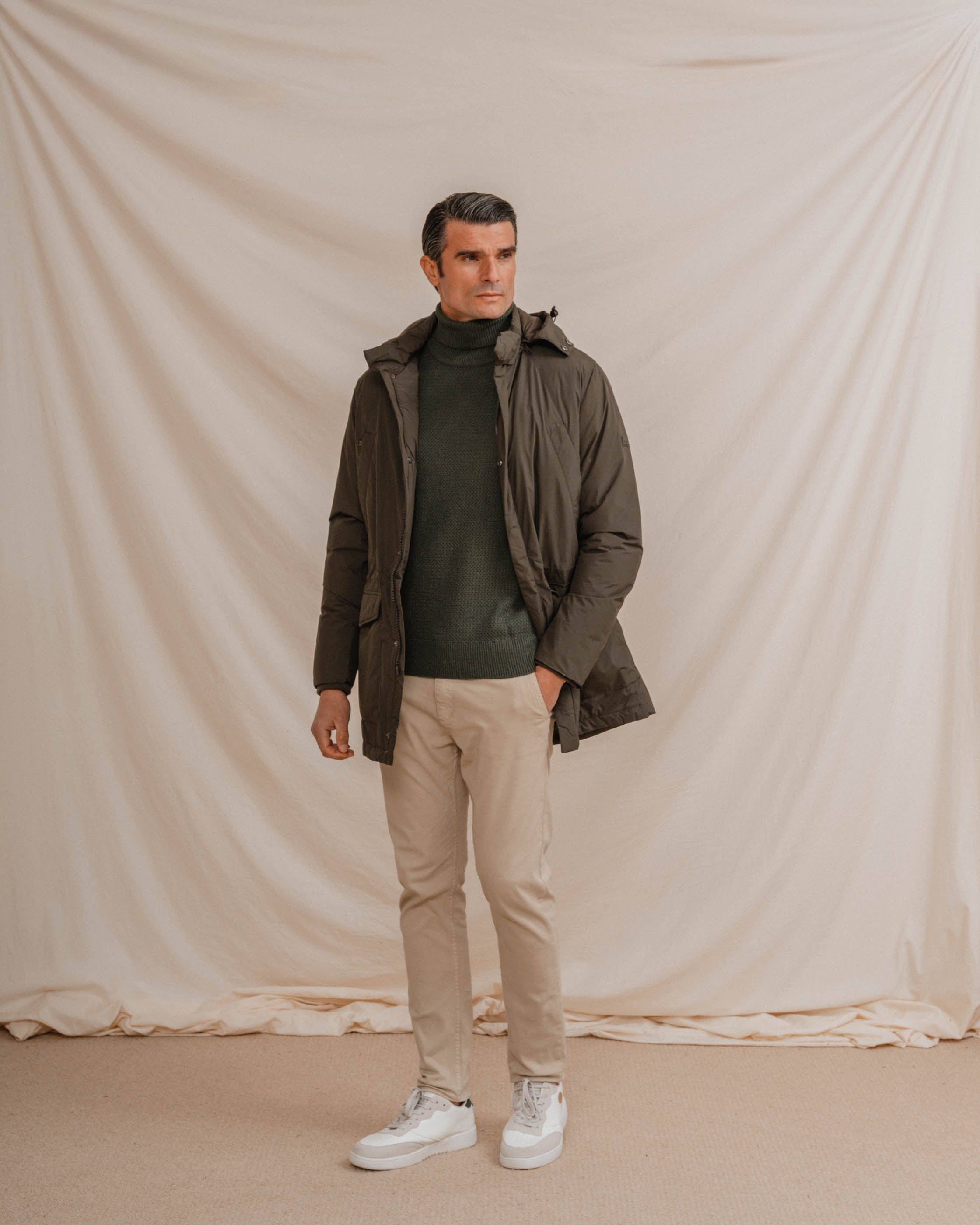 PARKA CON CAPUCHA VERDE