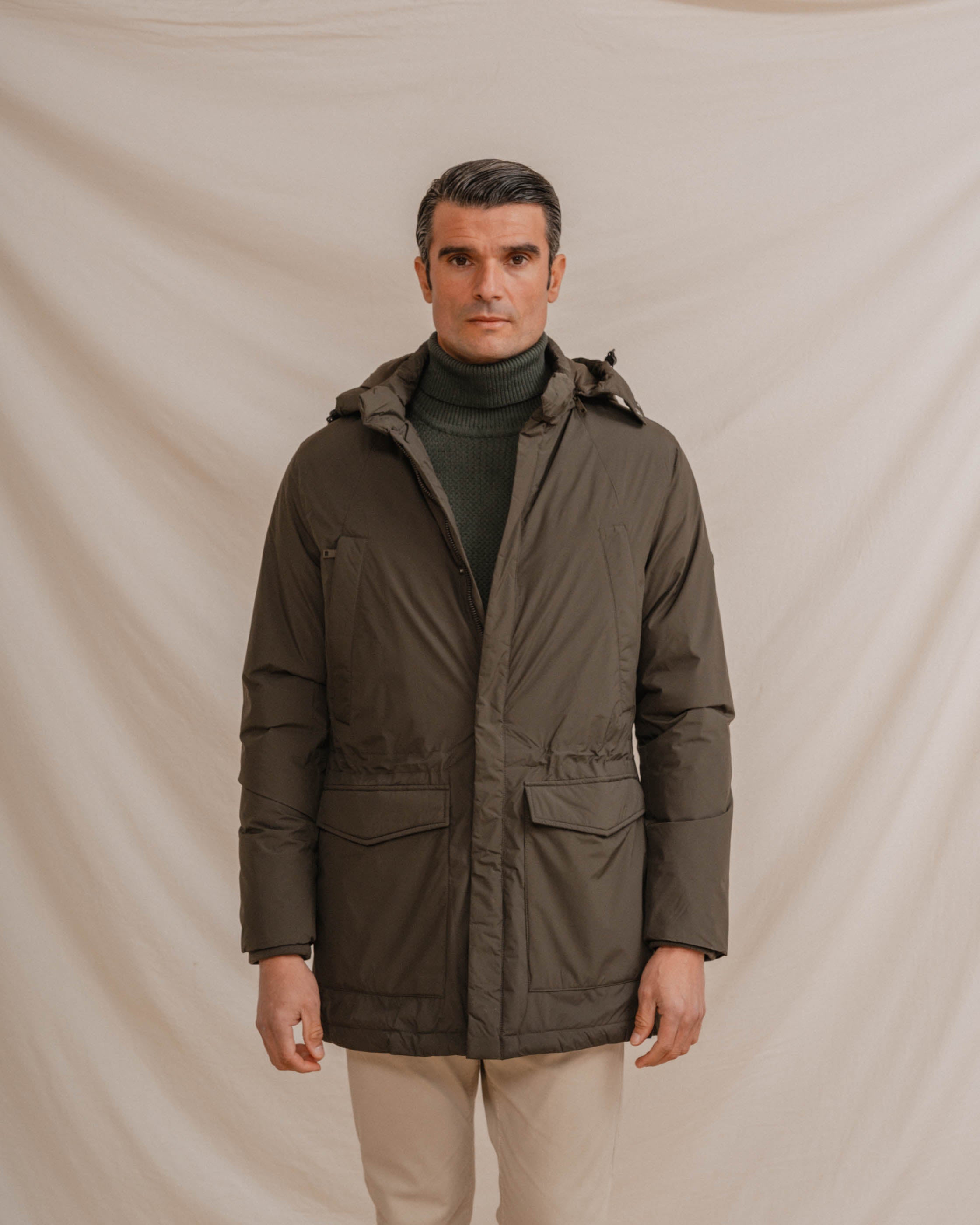 PARKA CON CAPUCHA VERDE