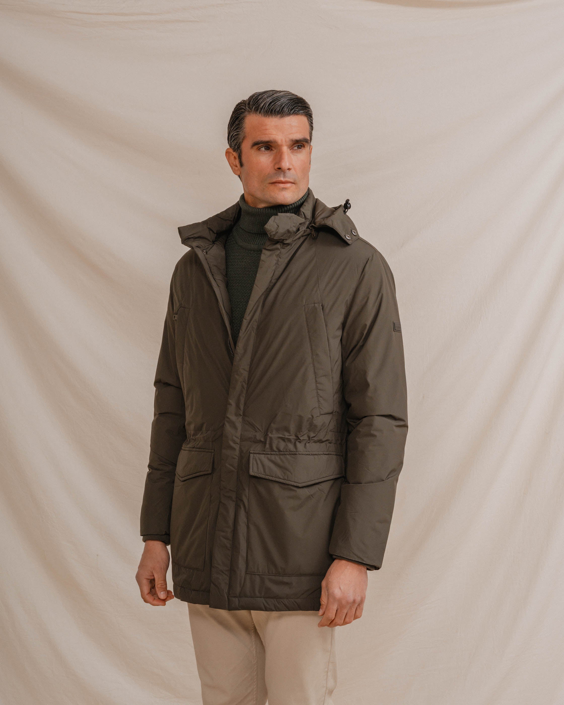 PARKA CON CAPUCHA VERDE