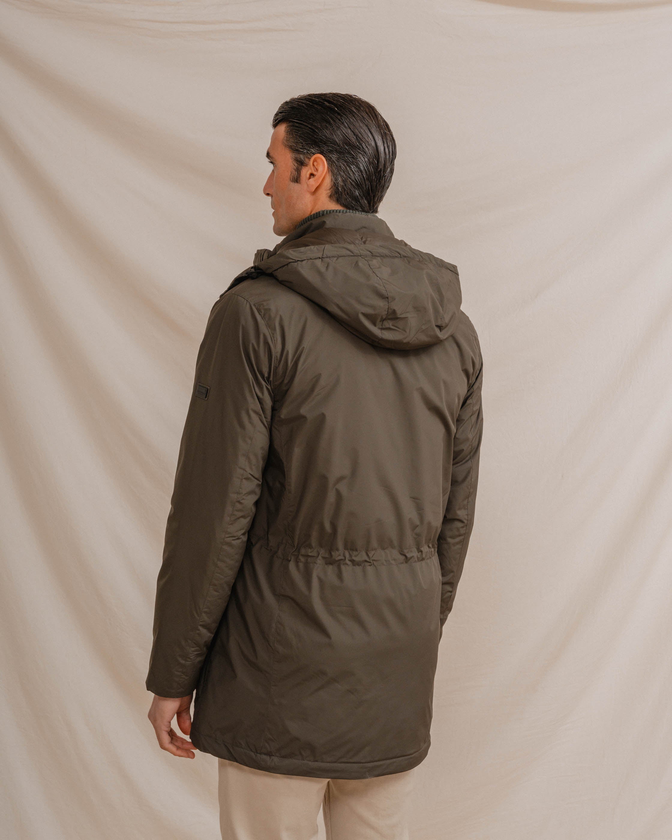 PARKA CON CAPUCHA VERDE
