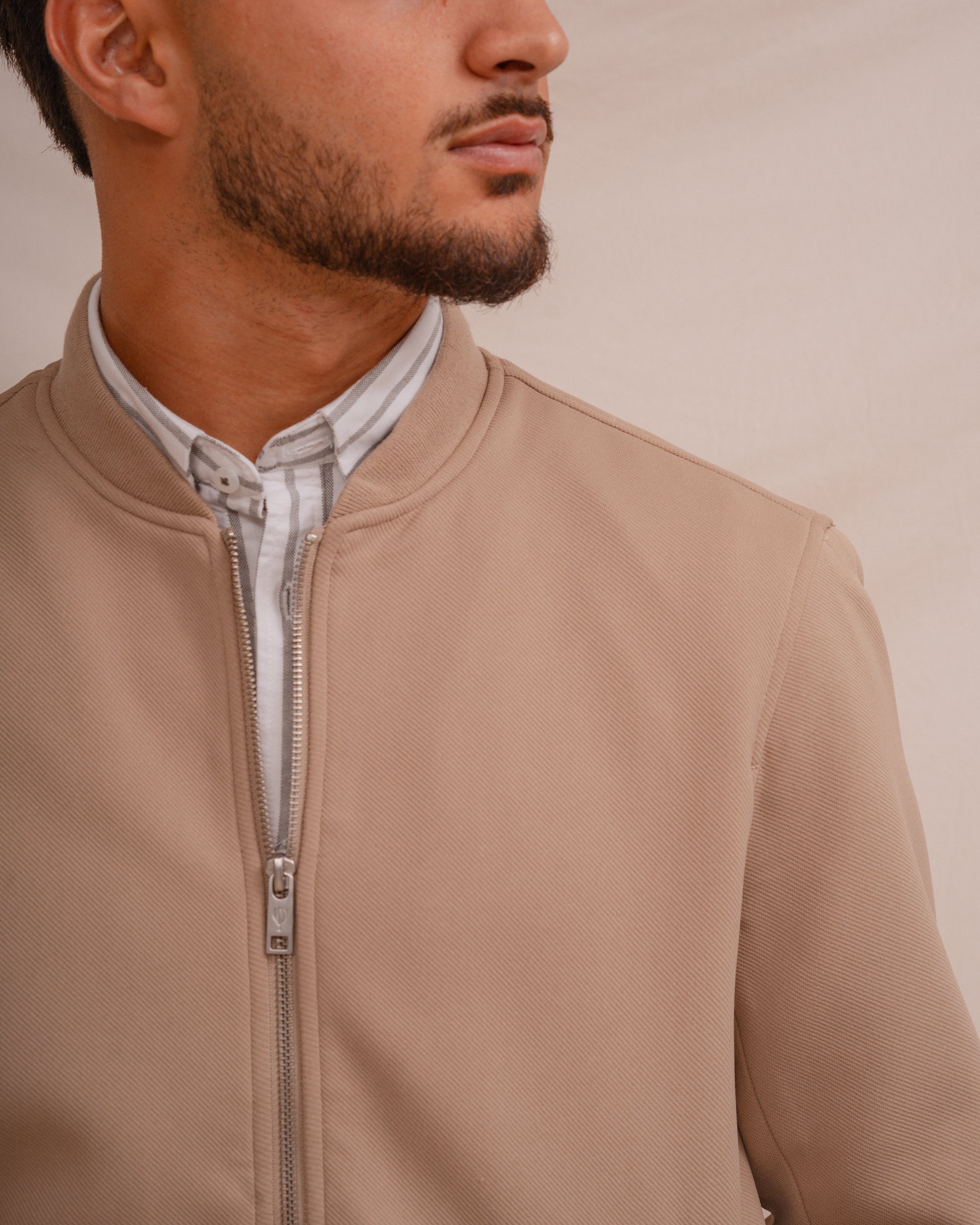 CAZADORA BOMBER DIAGONAL BEIGE